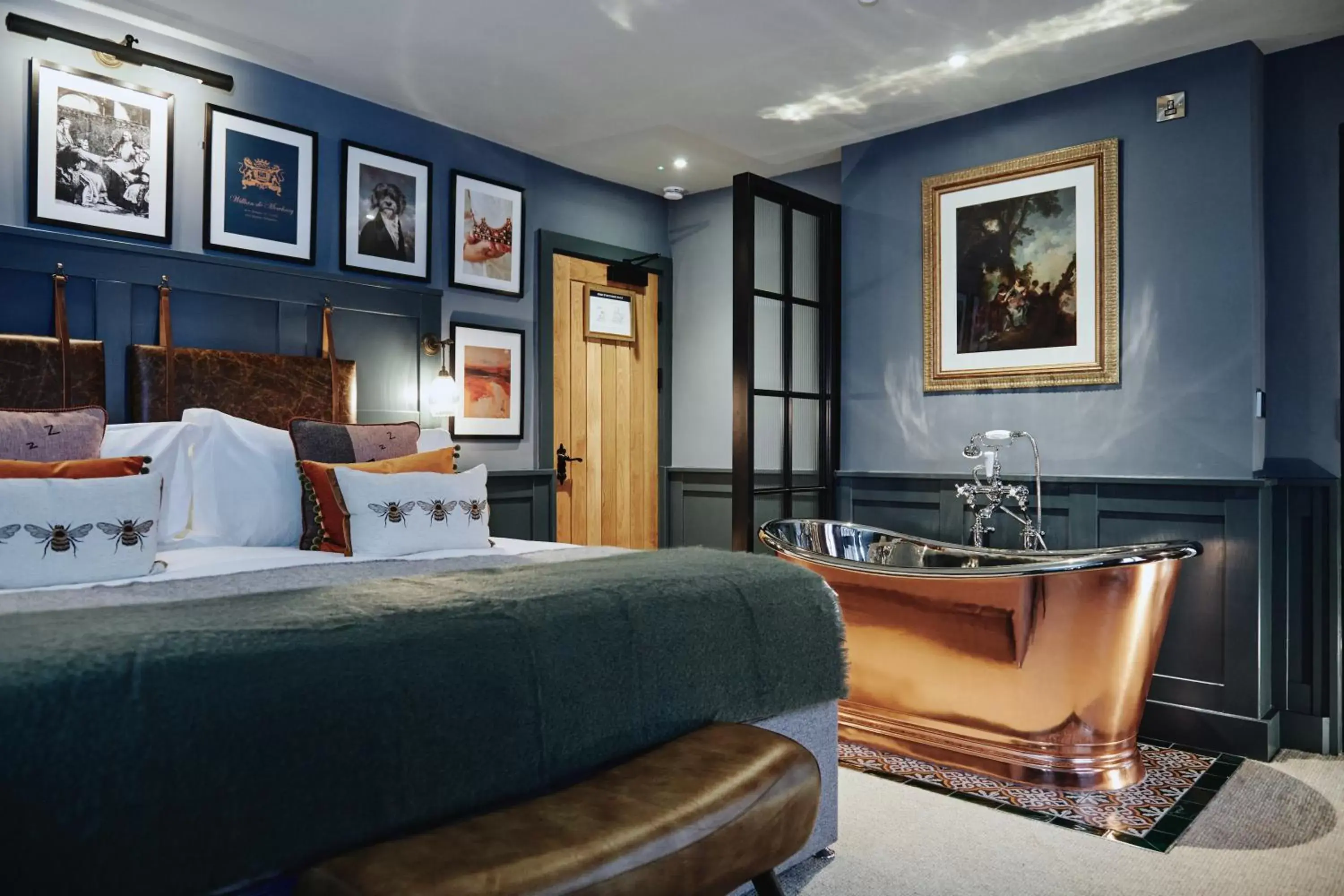 King Suite in Kings Arms - Egham-Windsor King Suite in Kings Arms - Egham-Windsor