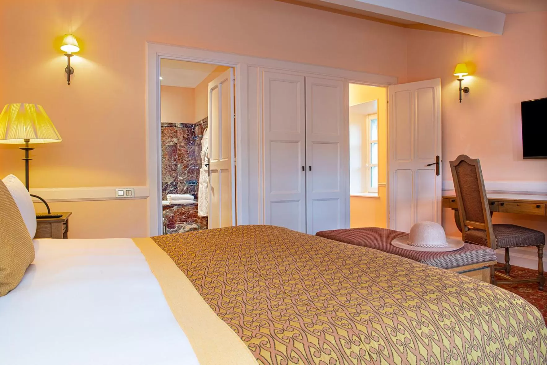 Photo of the whole room, Bed in Hotel de la Cité Carcassonne - MGallery Collection