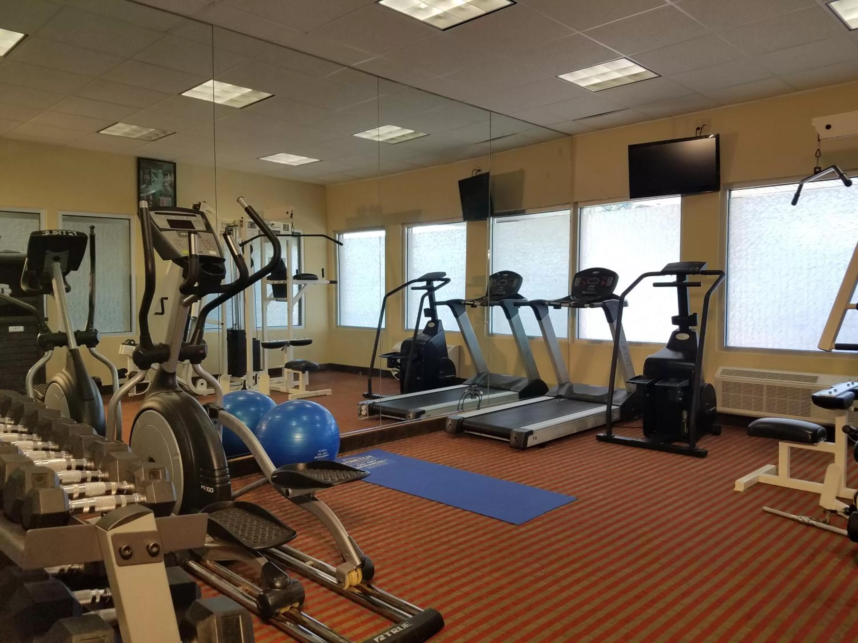 Fitness centre/facilities in Quality Inn & Suites Morgantown - University Area