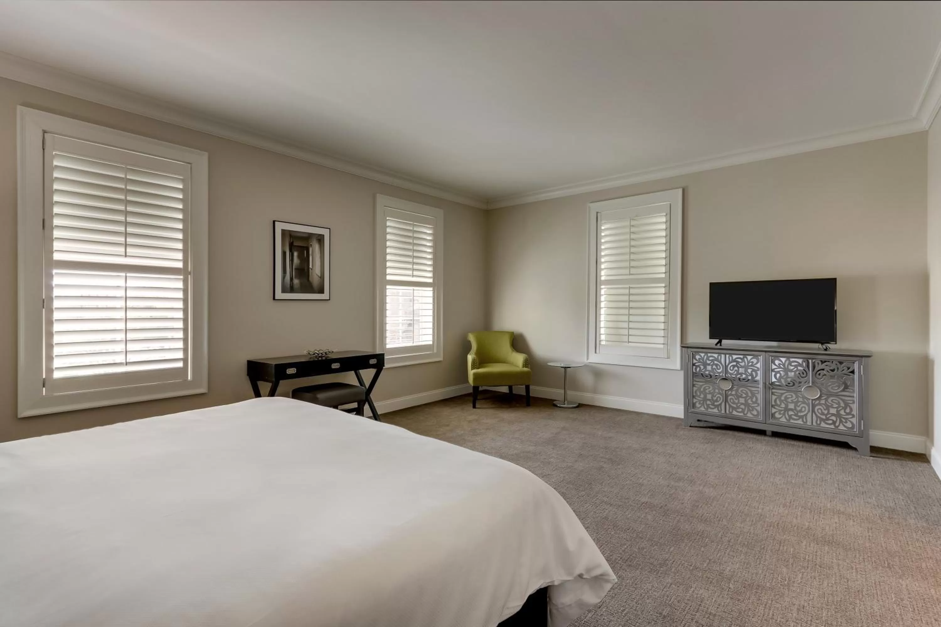 Bedroom, Bed in The Mantissa Hotel