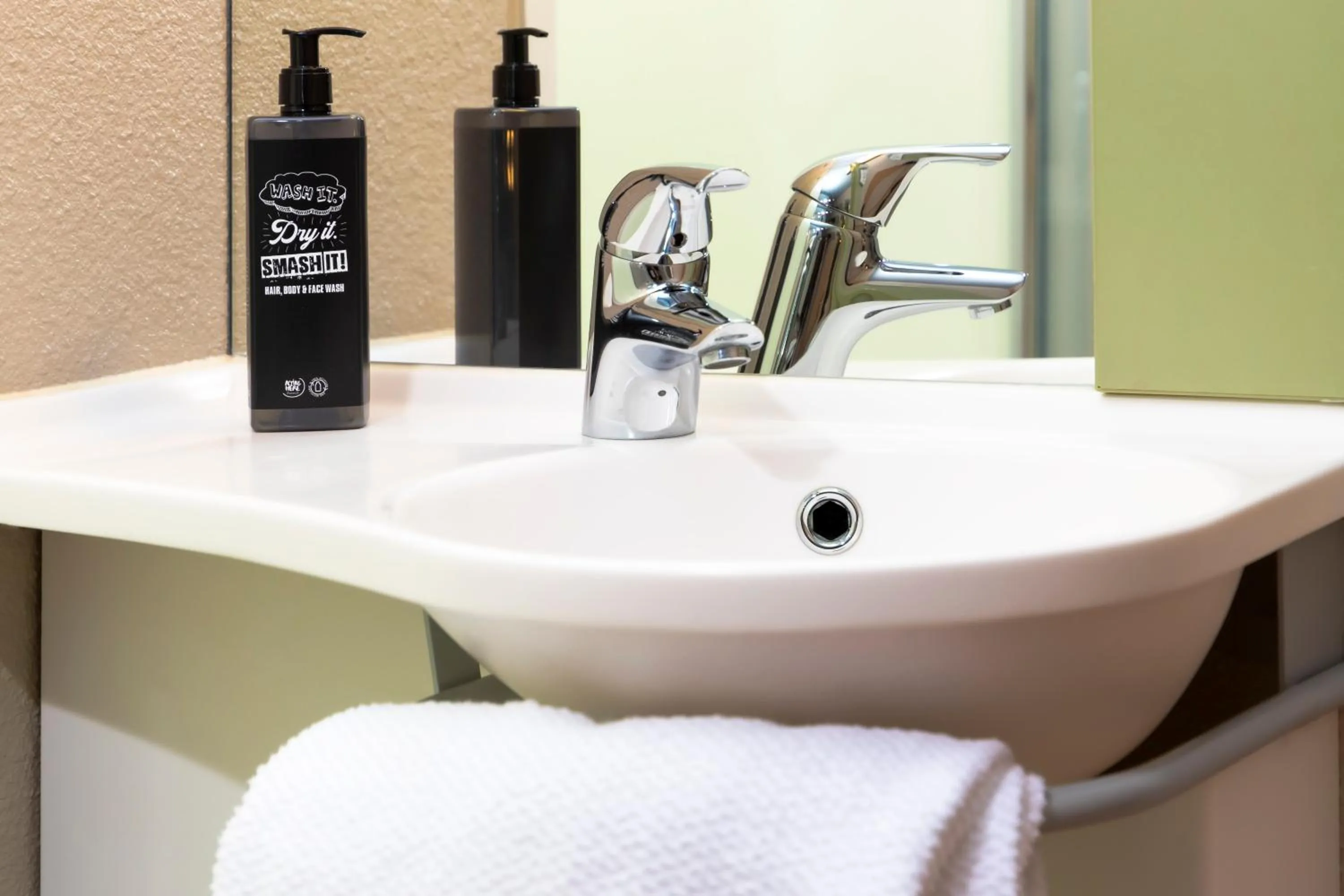 Toilet in ibis budget Paris Porte de Vanves