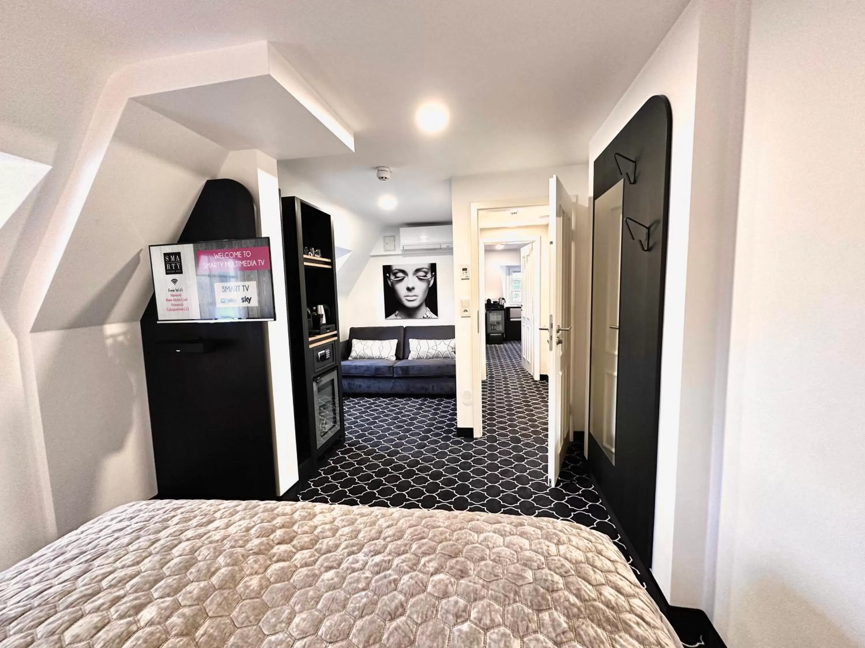 Photo of the whole room, Bed in Rhein Hotel St. Martin