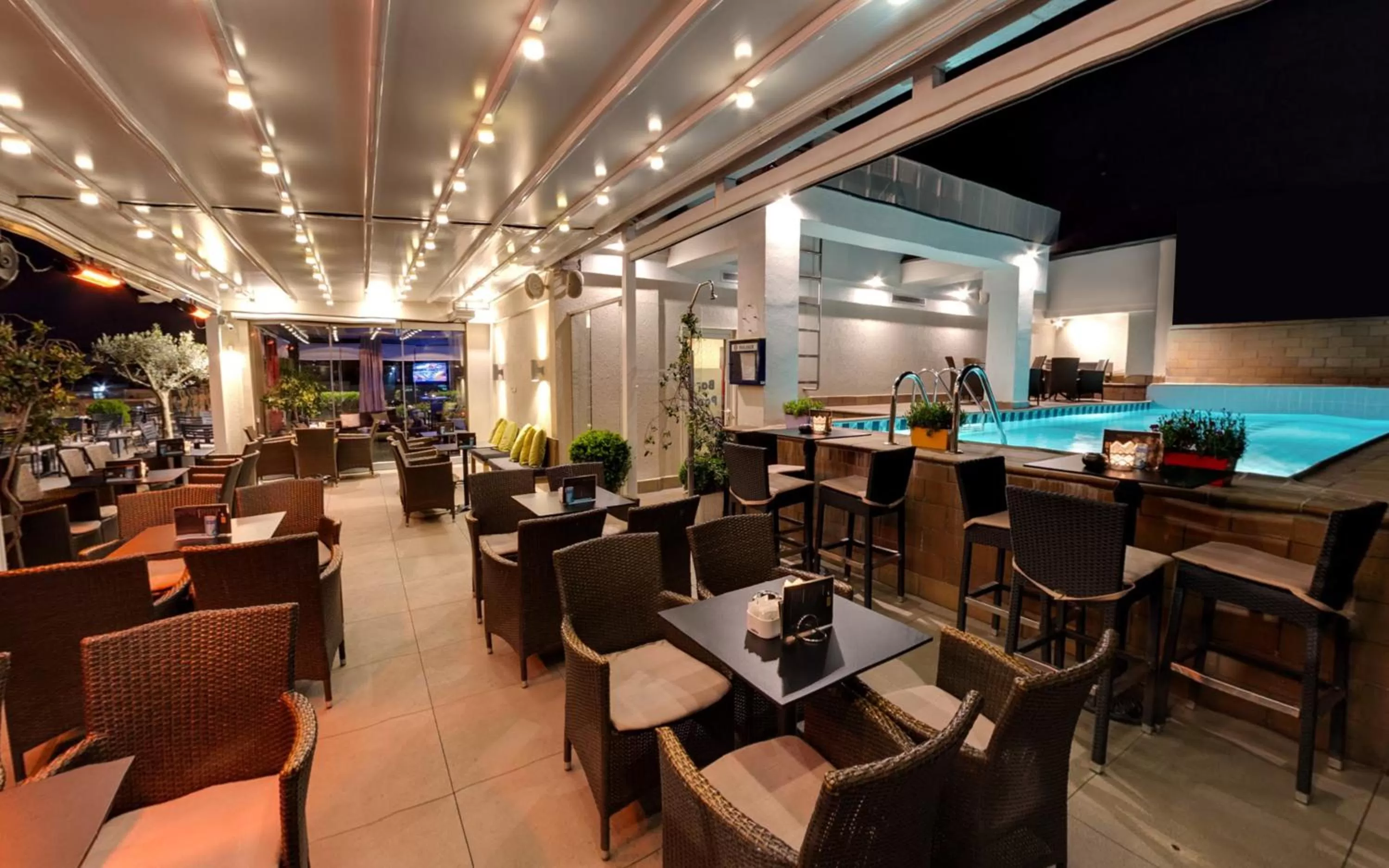 Restaurant/places to eat in Mondial Hotel