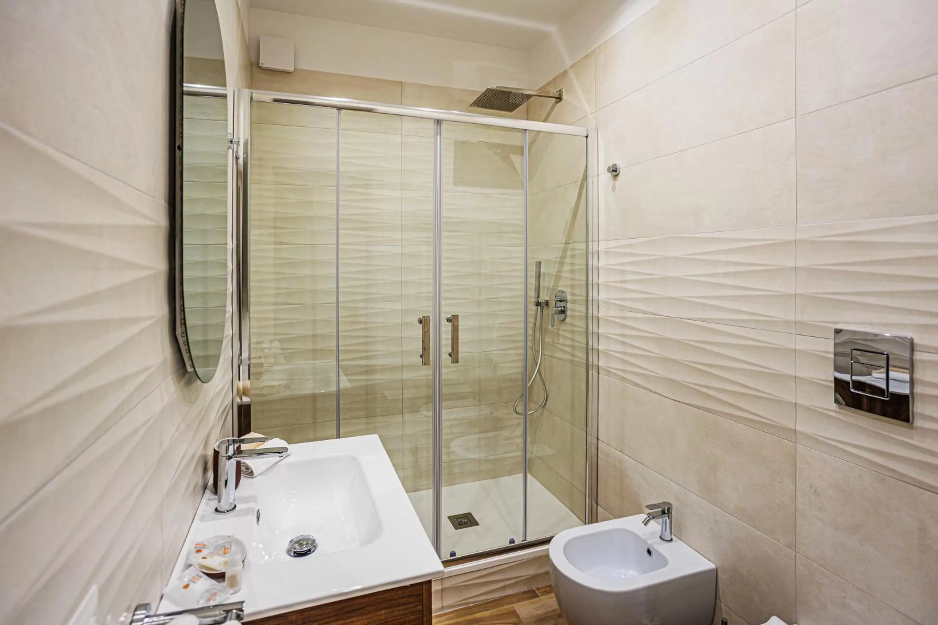 Shower, Bathroom in Peca's room