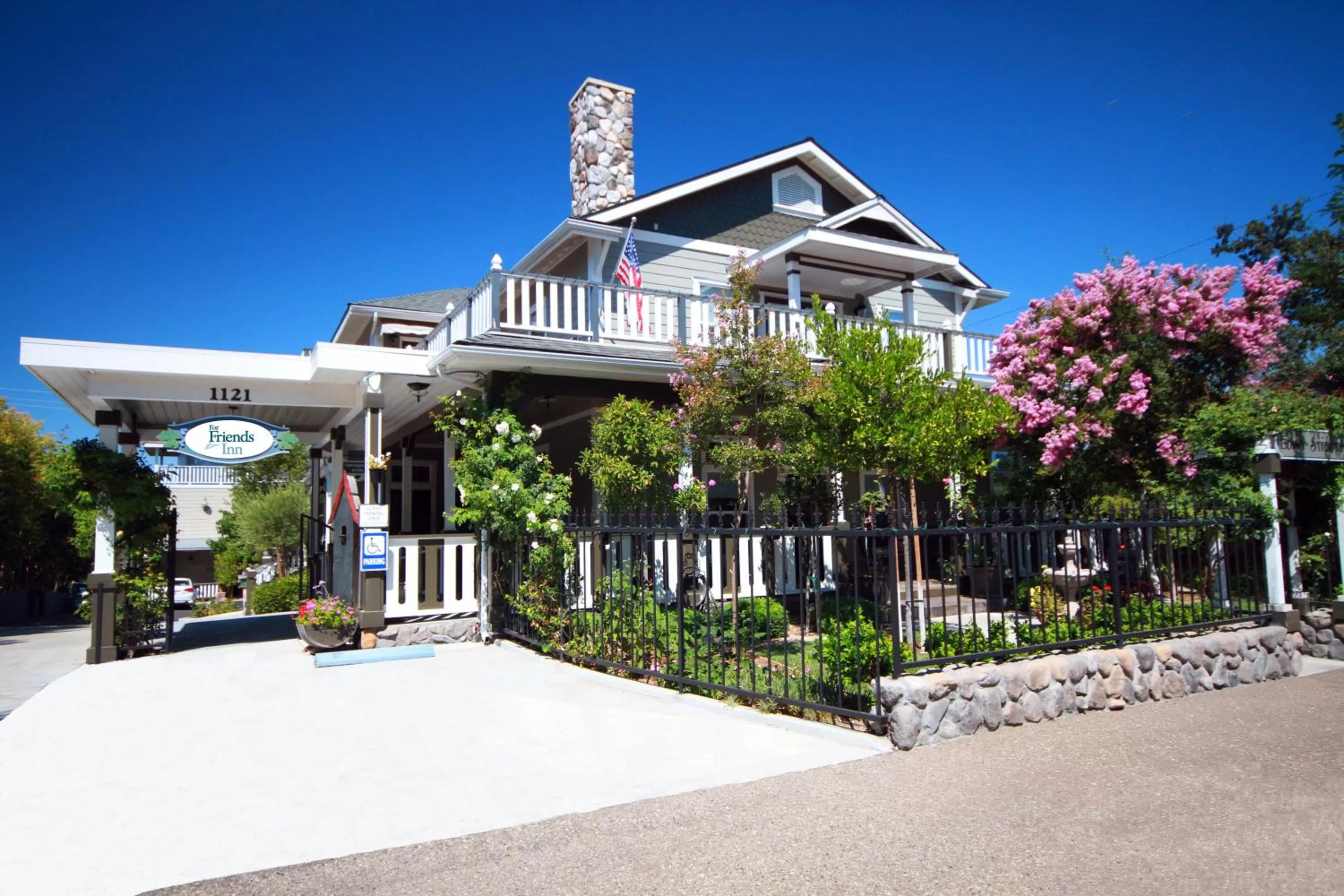Facade/entrance in ForFriends Inn Wine Country Bed and Breakfast