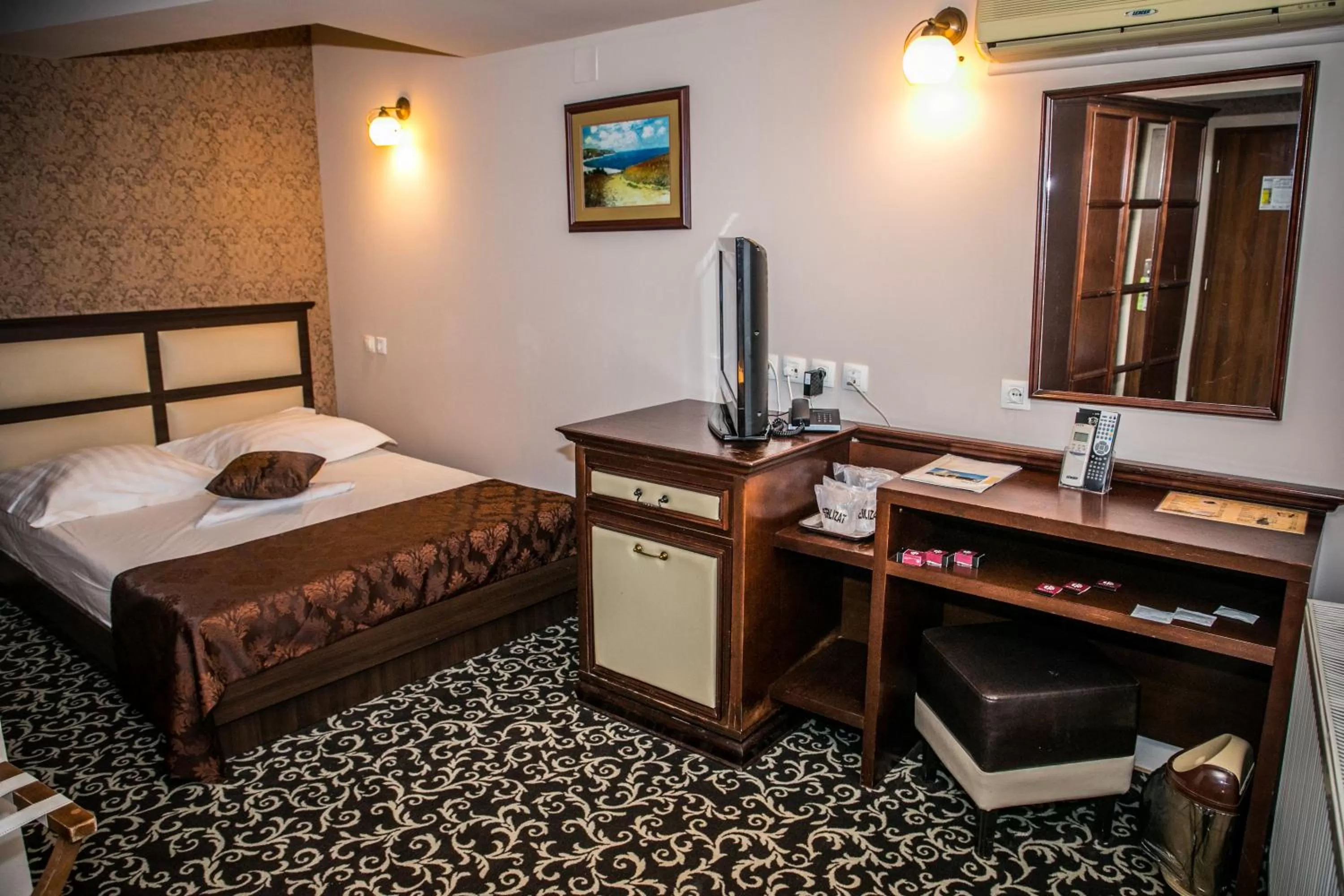 Photo of the whole room, Bed in Hotel Megalos