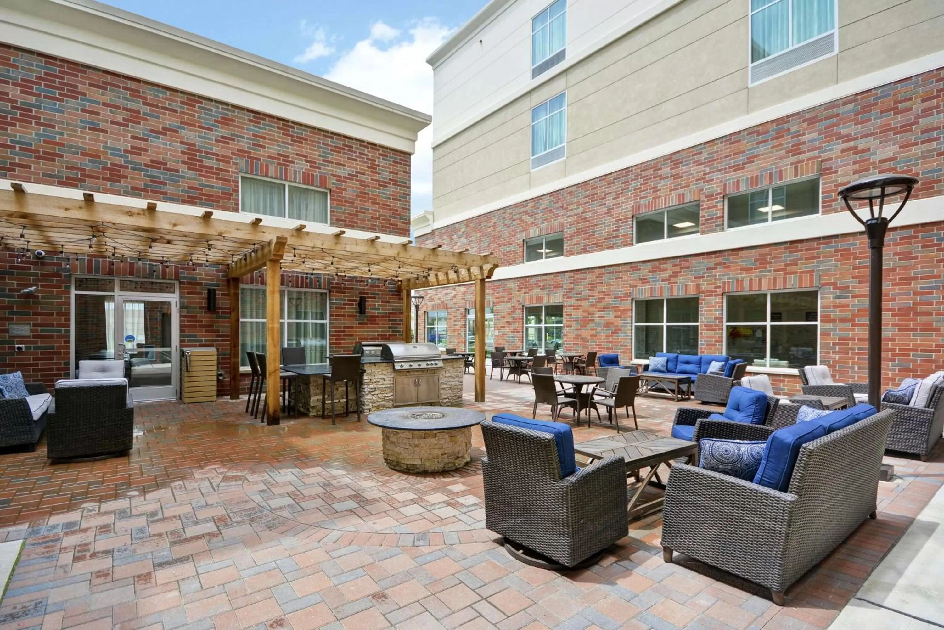 Patio in Homewood Suites By Hilton Warren Detroit