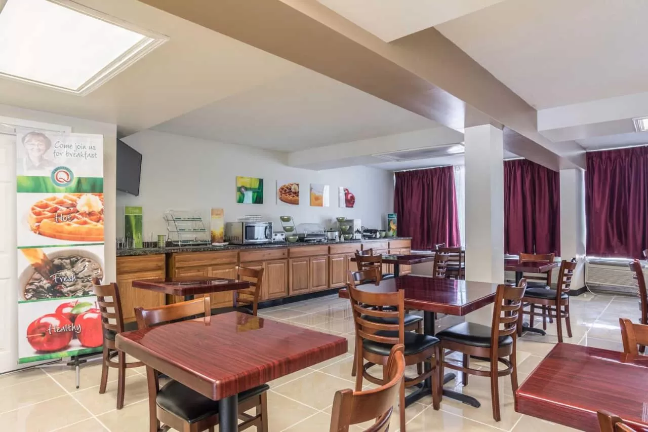 Restaurant/places to eat in Days Inn by Wyndham Hartsfield Jackson Atlanta Airport West