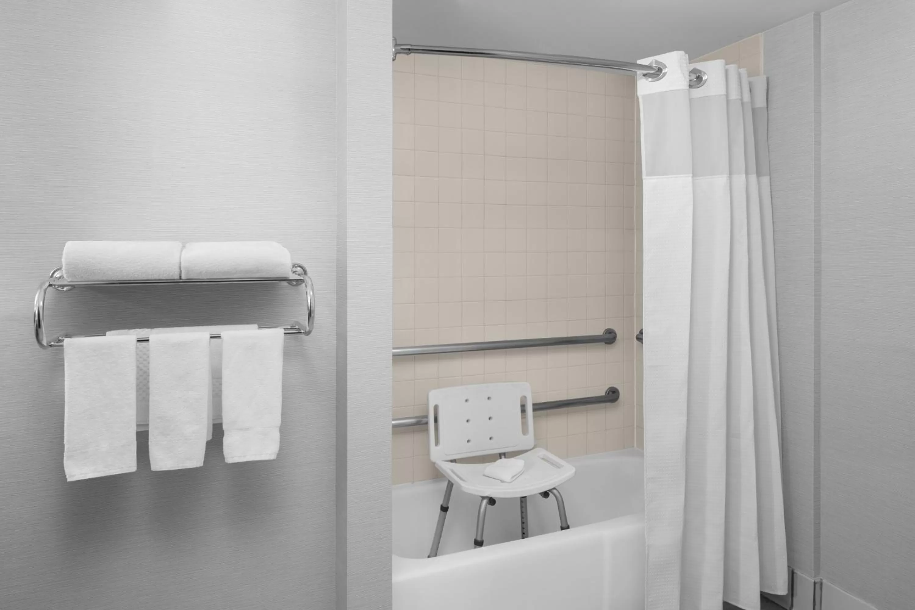 Shower in Courtyard by Marriott San Diego Rancho Bernardo