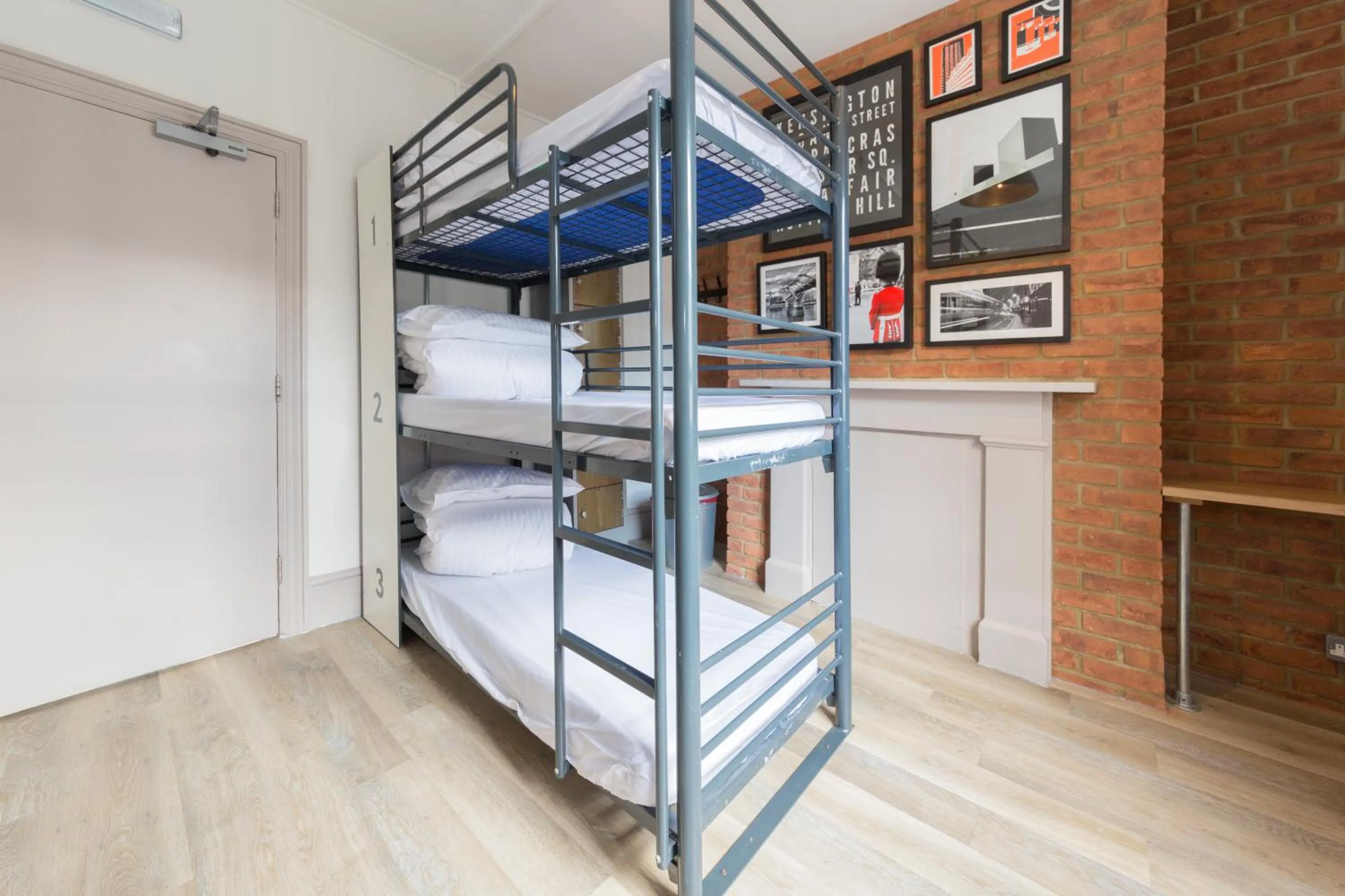 Photo of the whole room, Bed in PubLove @ The Green man, Paddington