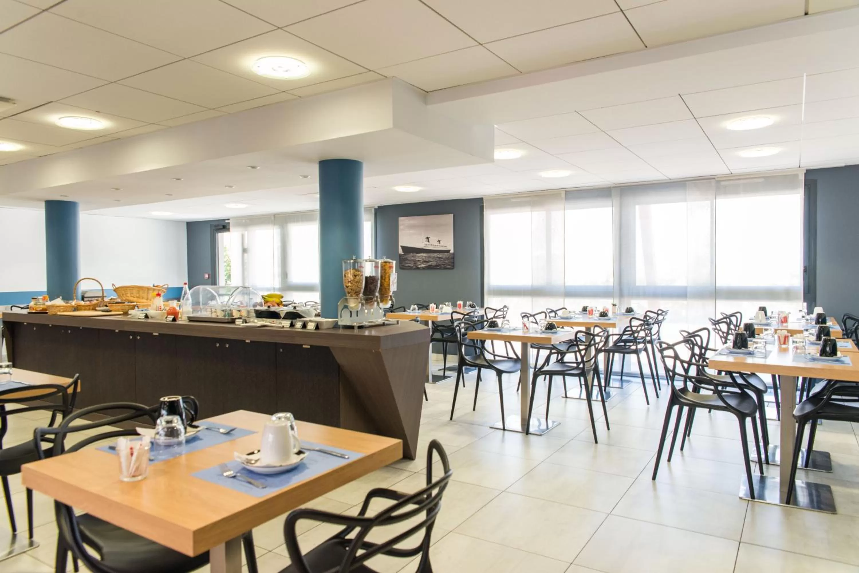 Buffet breakfast in Best Western Les Aureliades Saint Nazaire