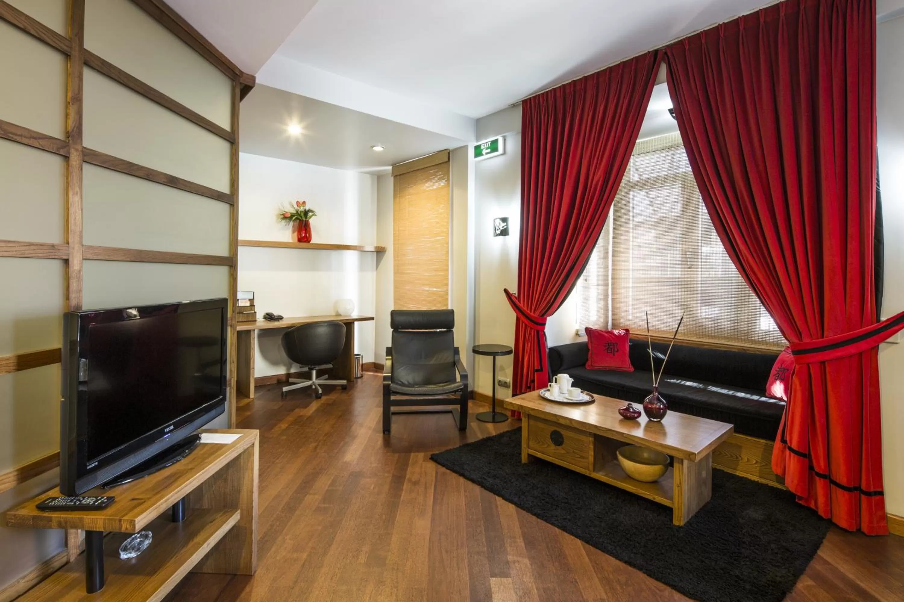 Communal lounge/ TV room in Taxim Suites Residences Istanbul