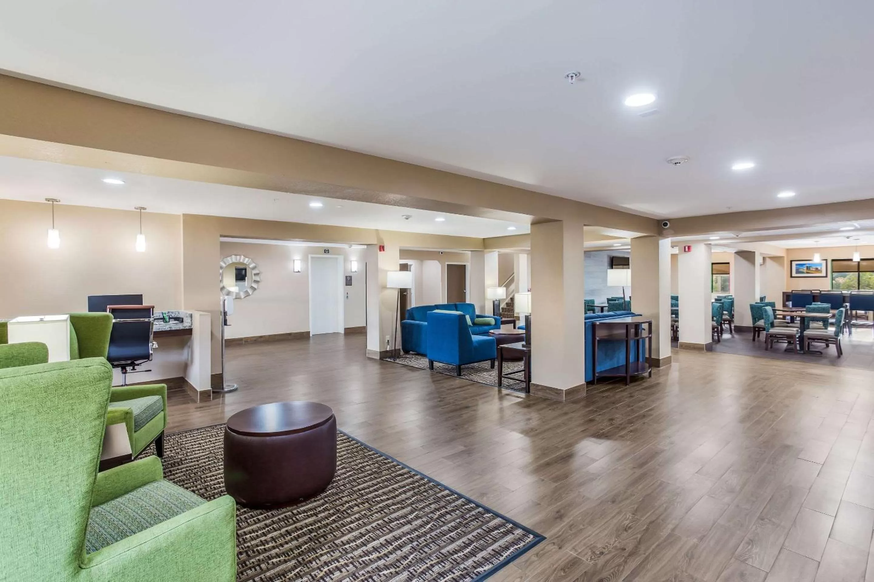 Lobby or reception in Comfort Inn Charleston South