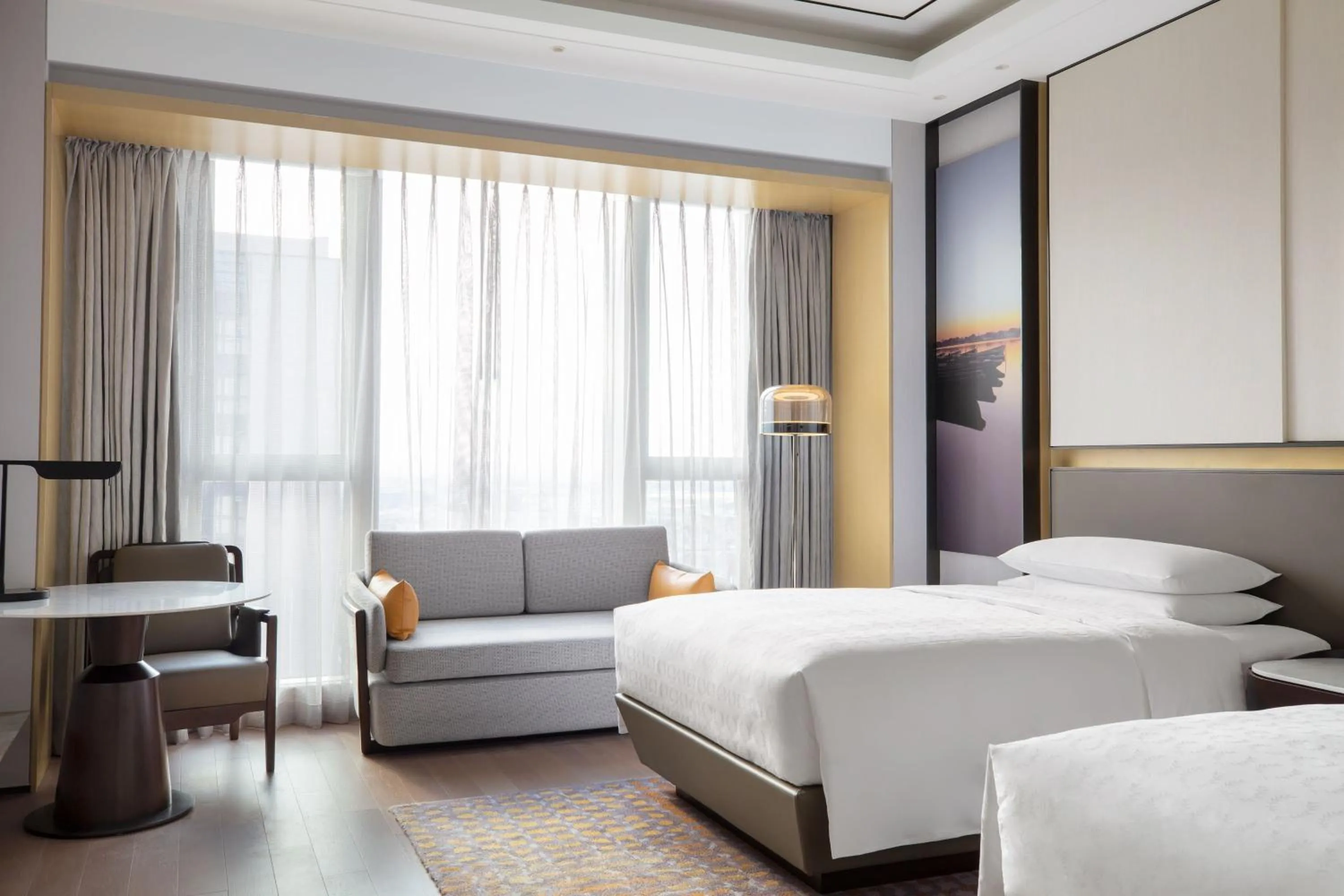 Photo of the whole room, Bed in Sheraton Shanghai Fengxian