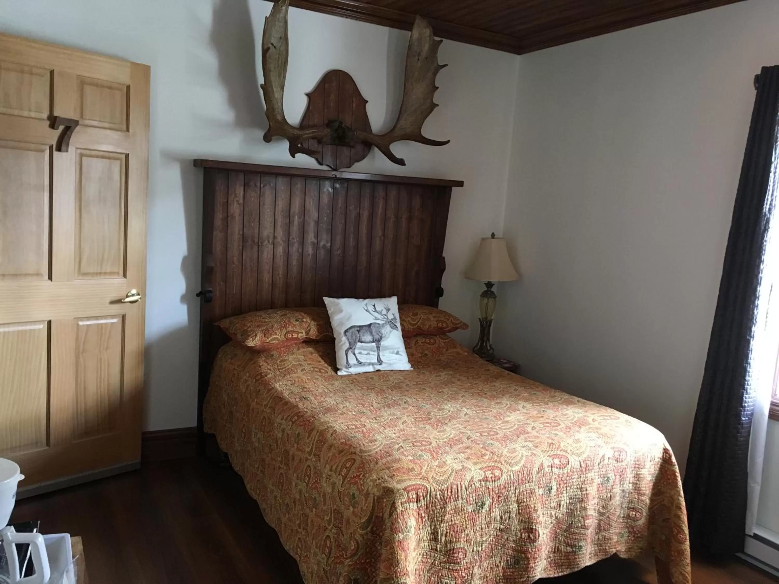 Photo of the whole room, Bed in Auberge du Vieux Faubourg