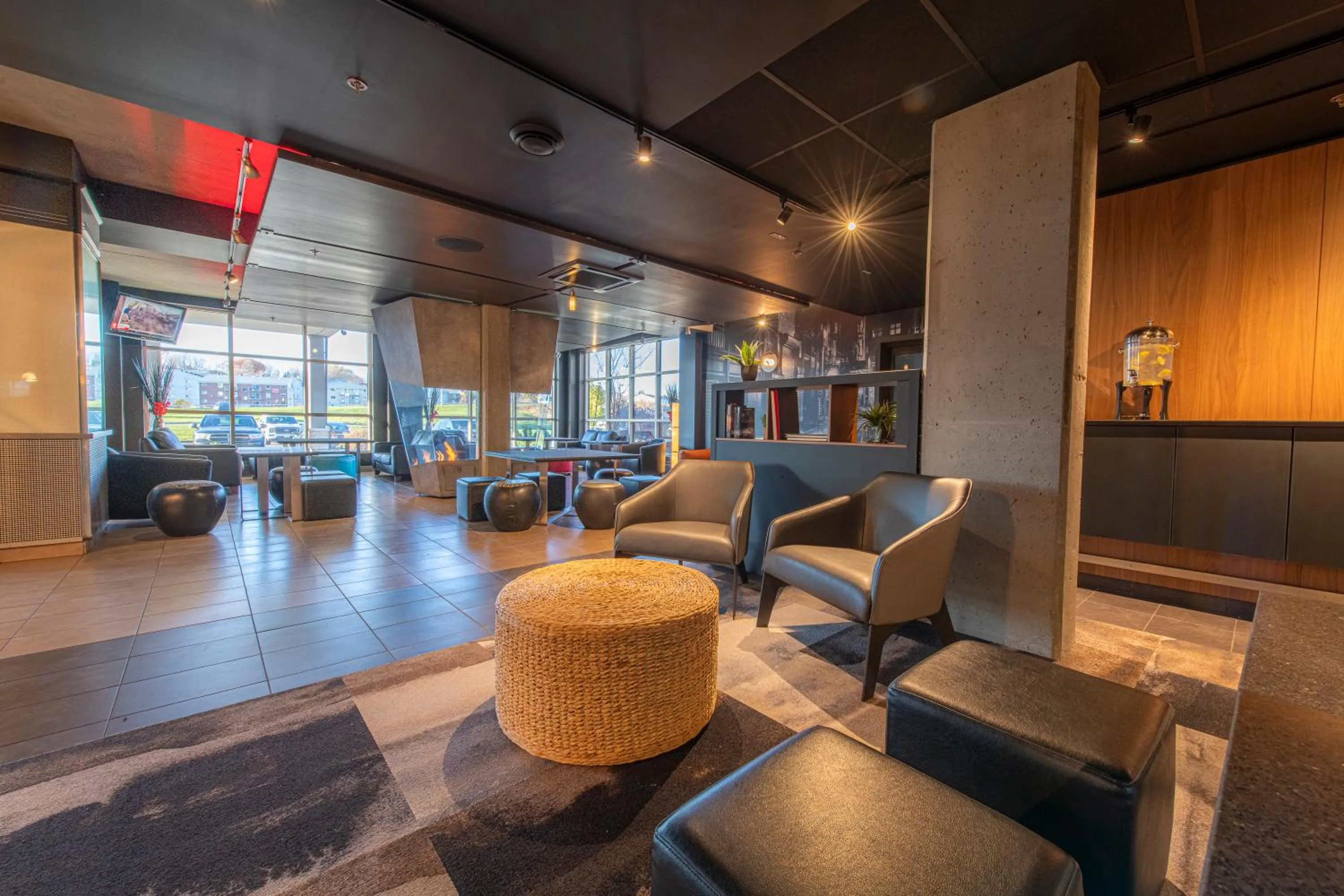 Lobby or reception in Grand Times Hotel – Aeroport de Quebec