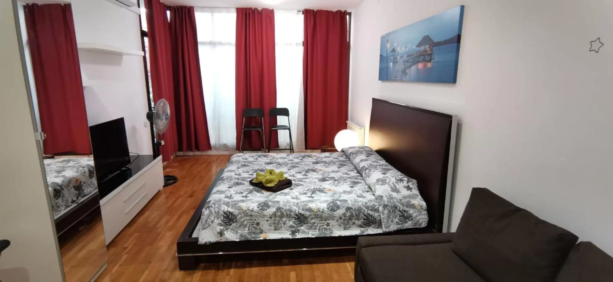 Dining Area in Rooms Arago