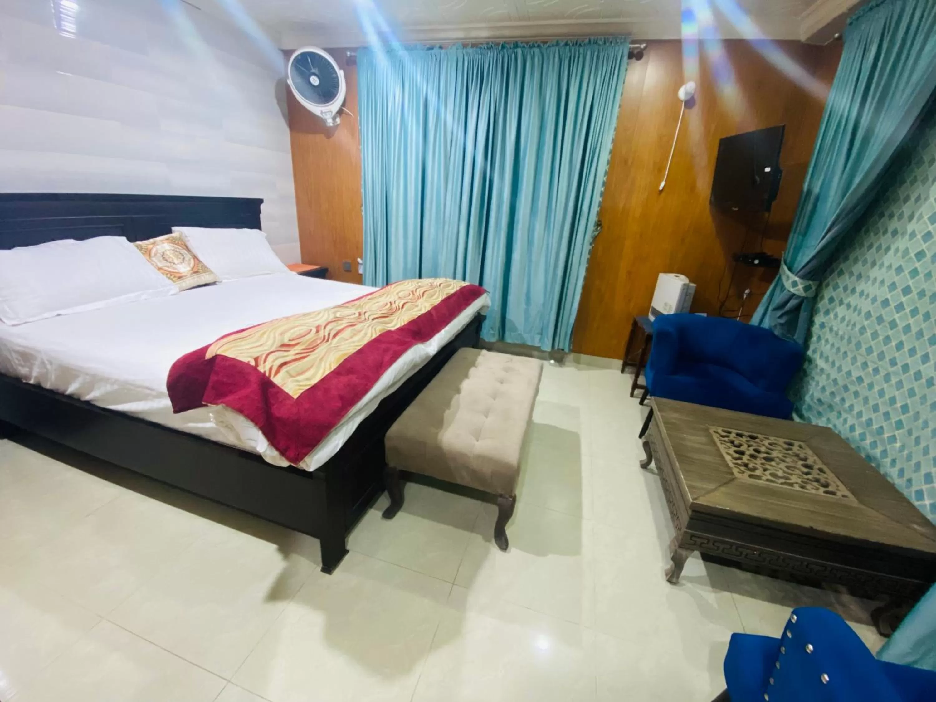 Bed in Shagufta Royal Hotel Murree