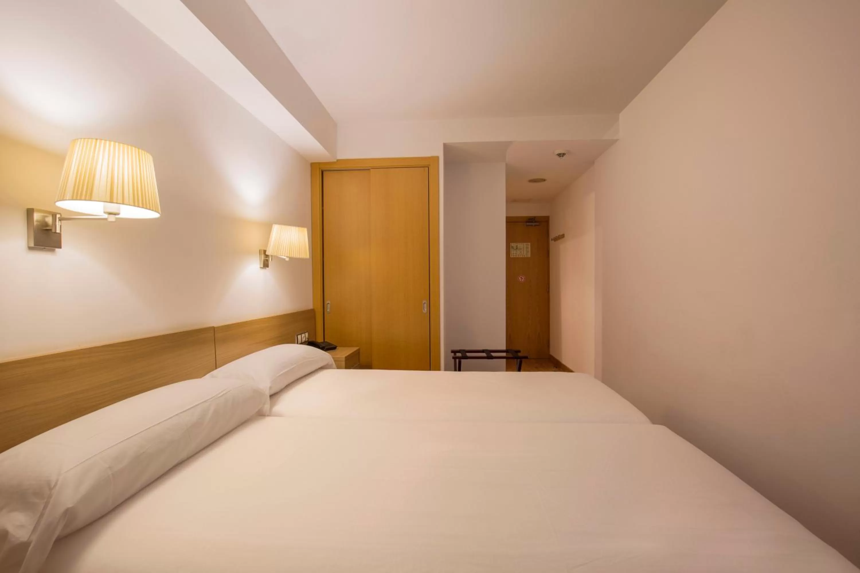 Bed in Hotel Catalunya Ski by Nexta