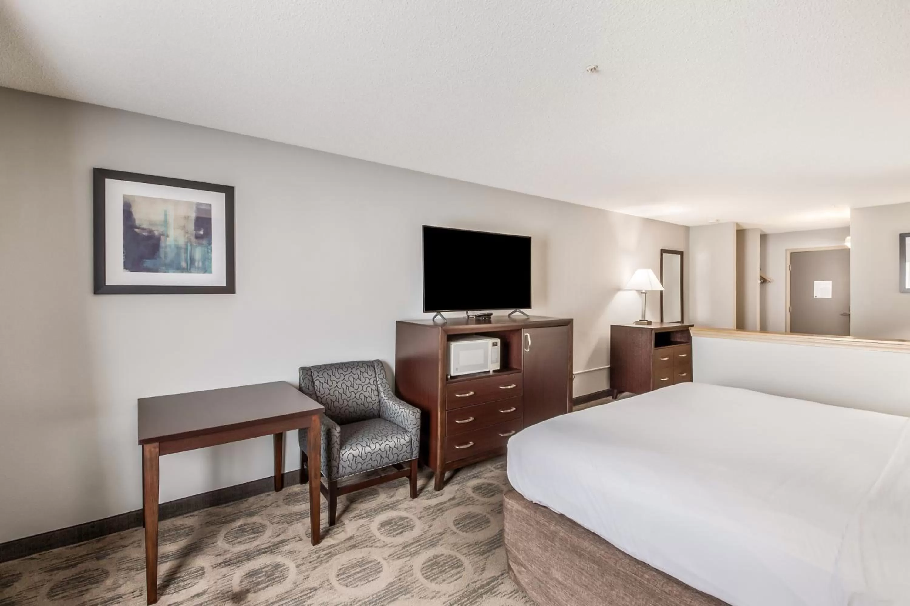 Bed in Red Lion Inn & Suites Sequim at Olympic National Park