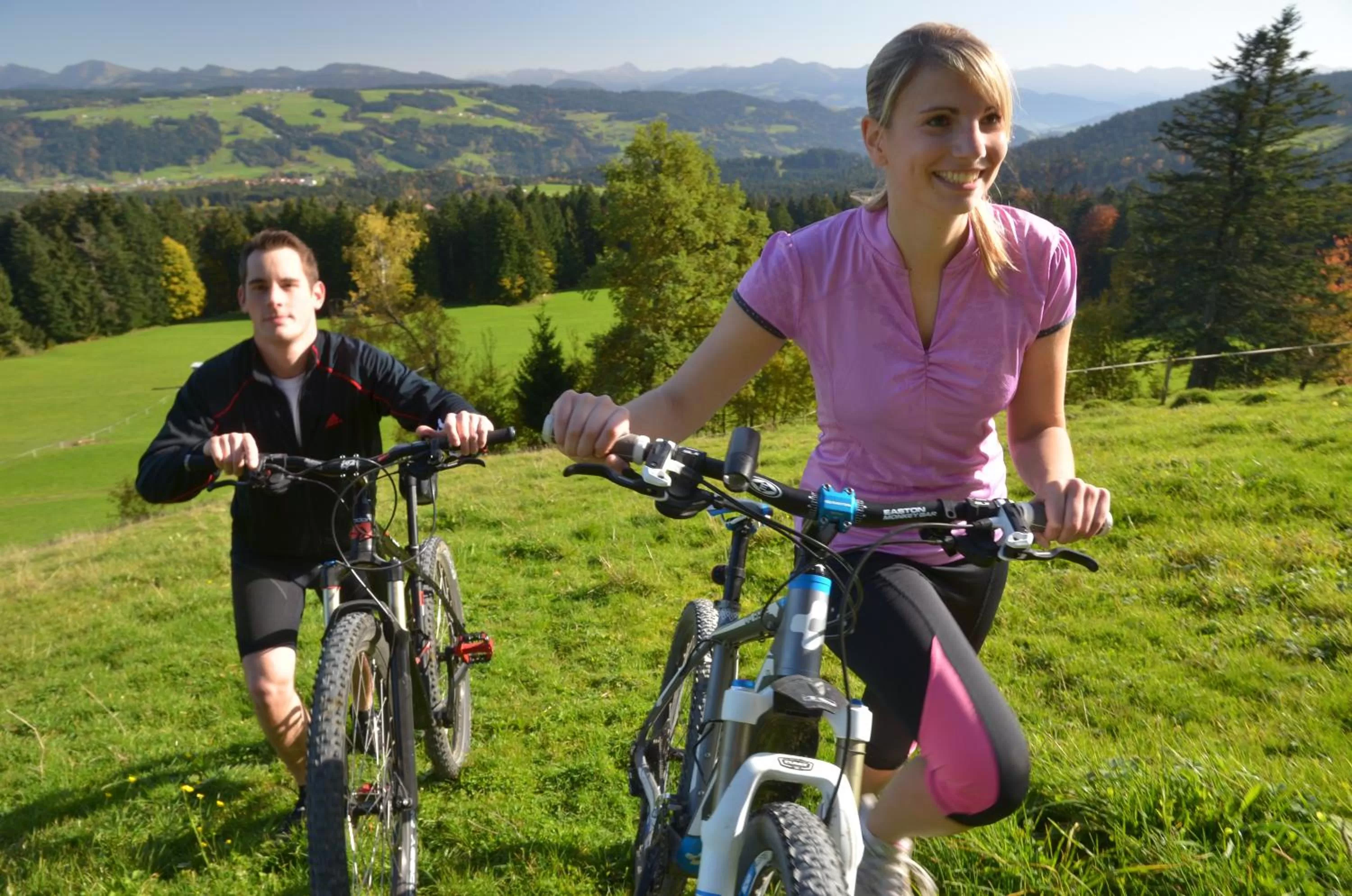 People, Biking in Hotel Alpenrose gut schlafen & frühstücken