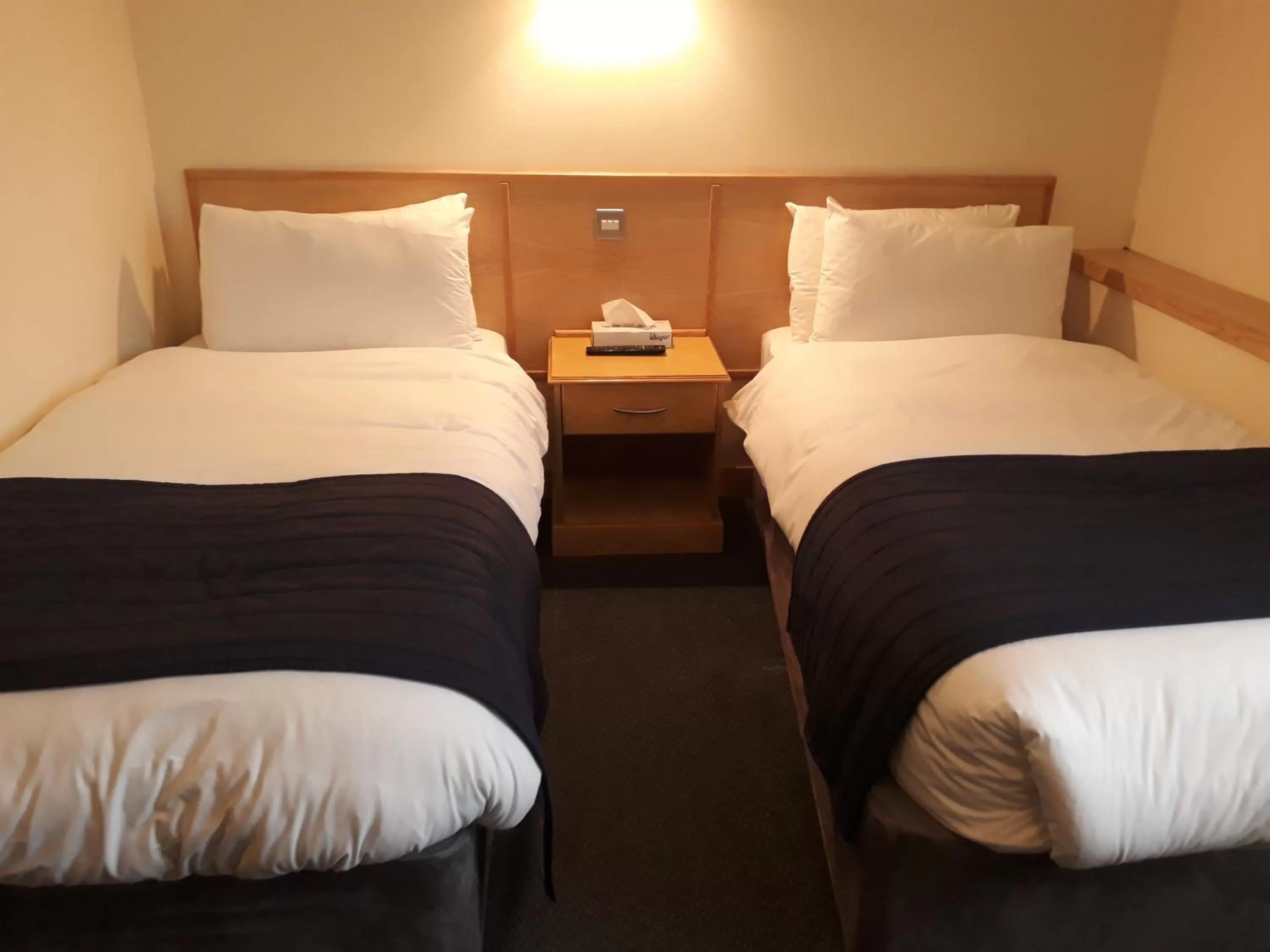Shower, Bed in Weald of Kent Golf Course and Hotel
