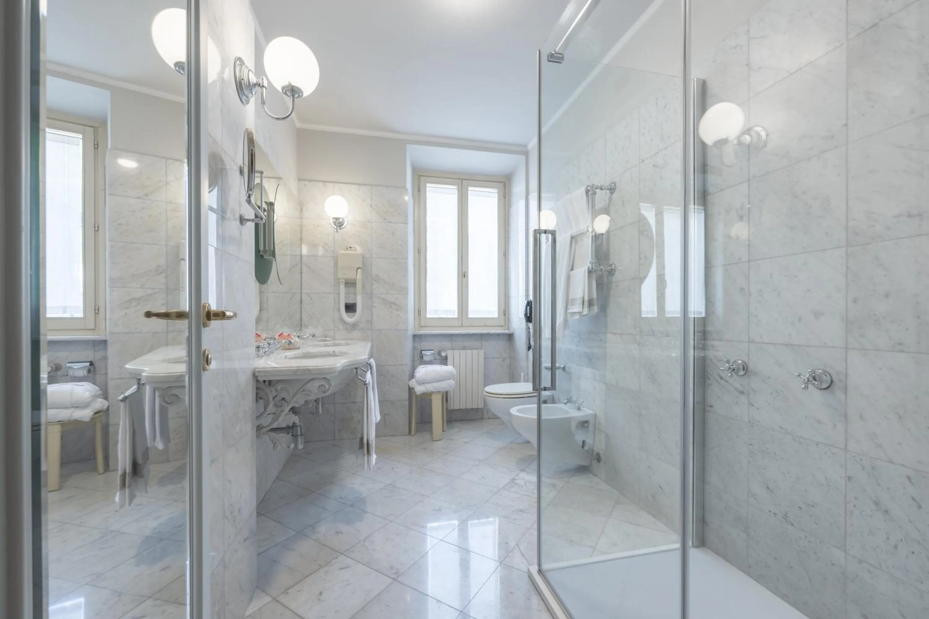 Shower in Hotel San Luca