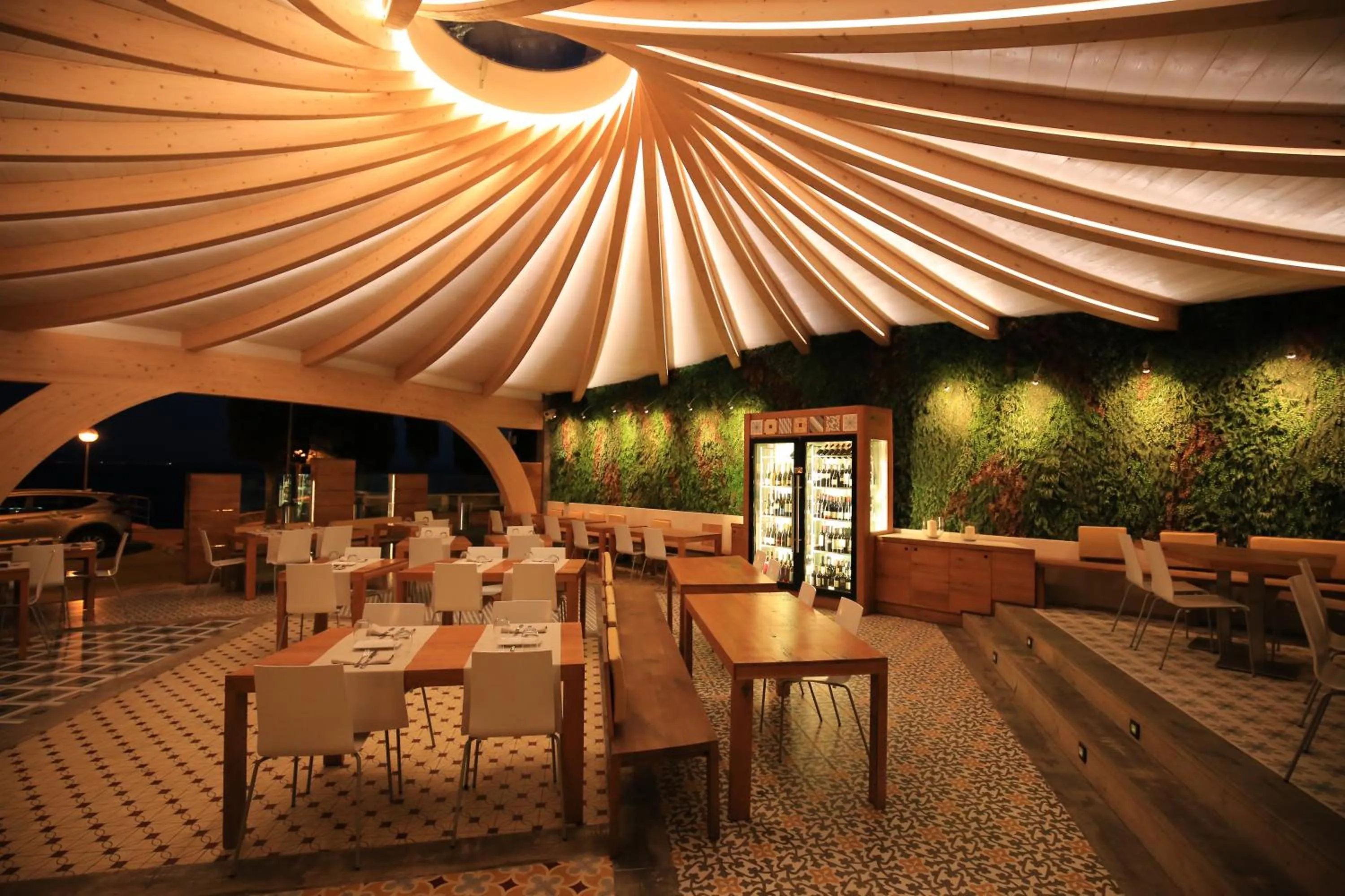 Restaurant/places to eat in Canyelles Platja