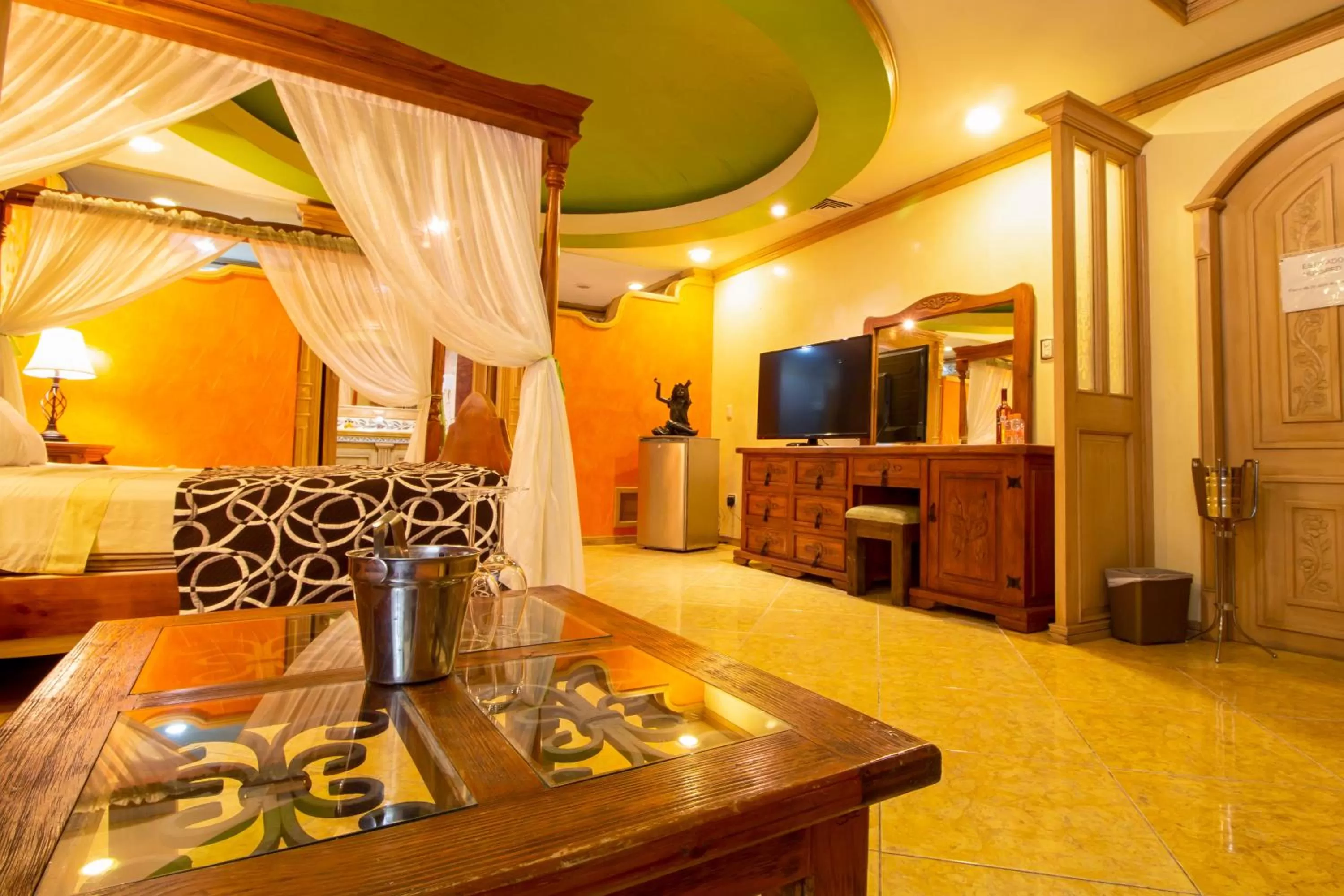 TV and multimedia in Suites Flamboyanes