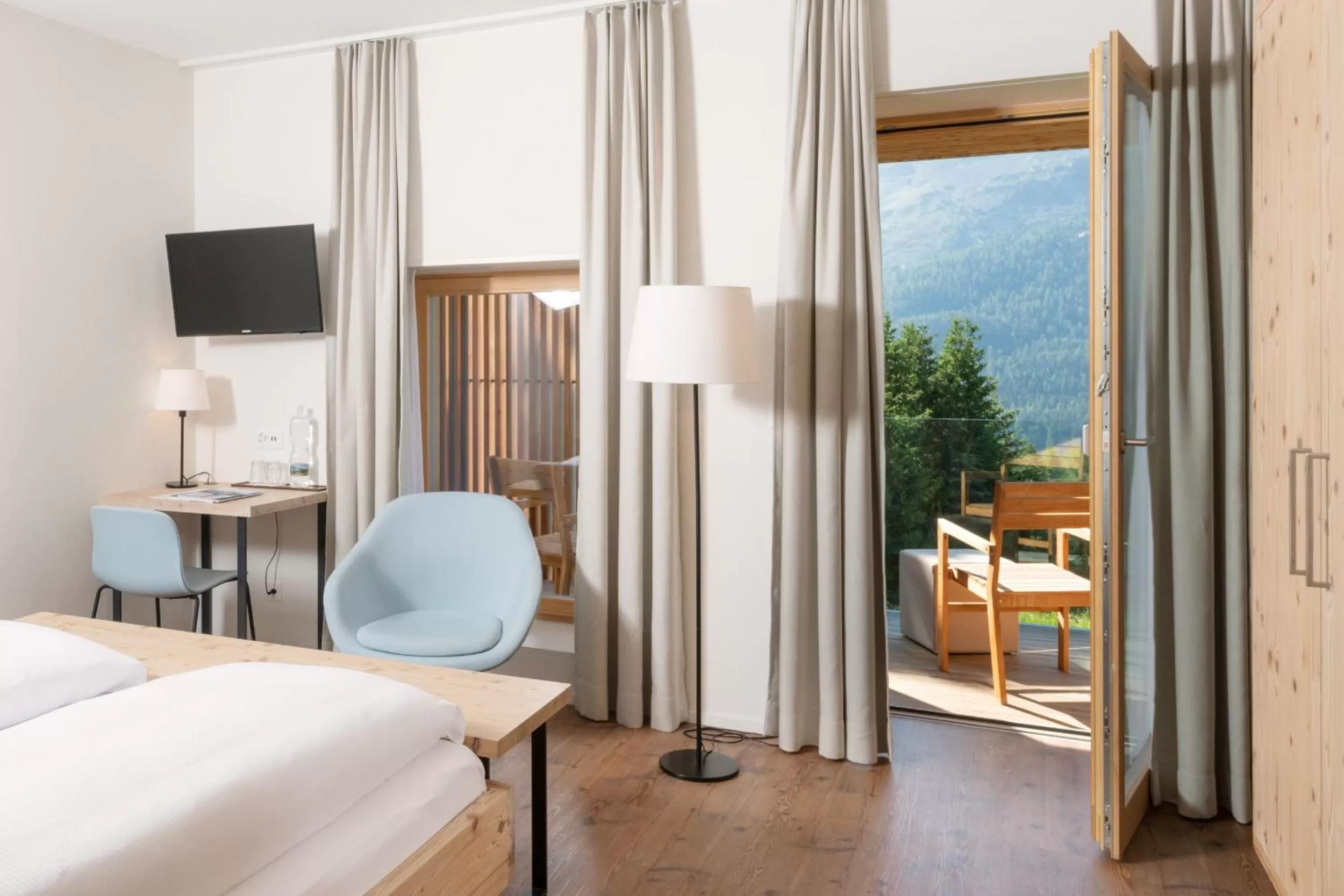 Photo of the whole room, Bed in Randolins Familienresort