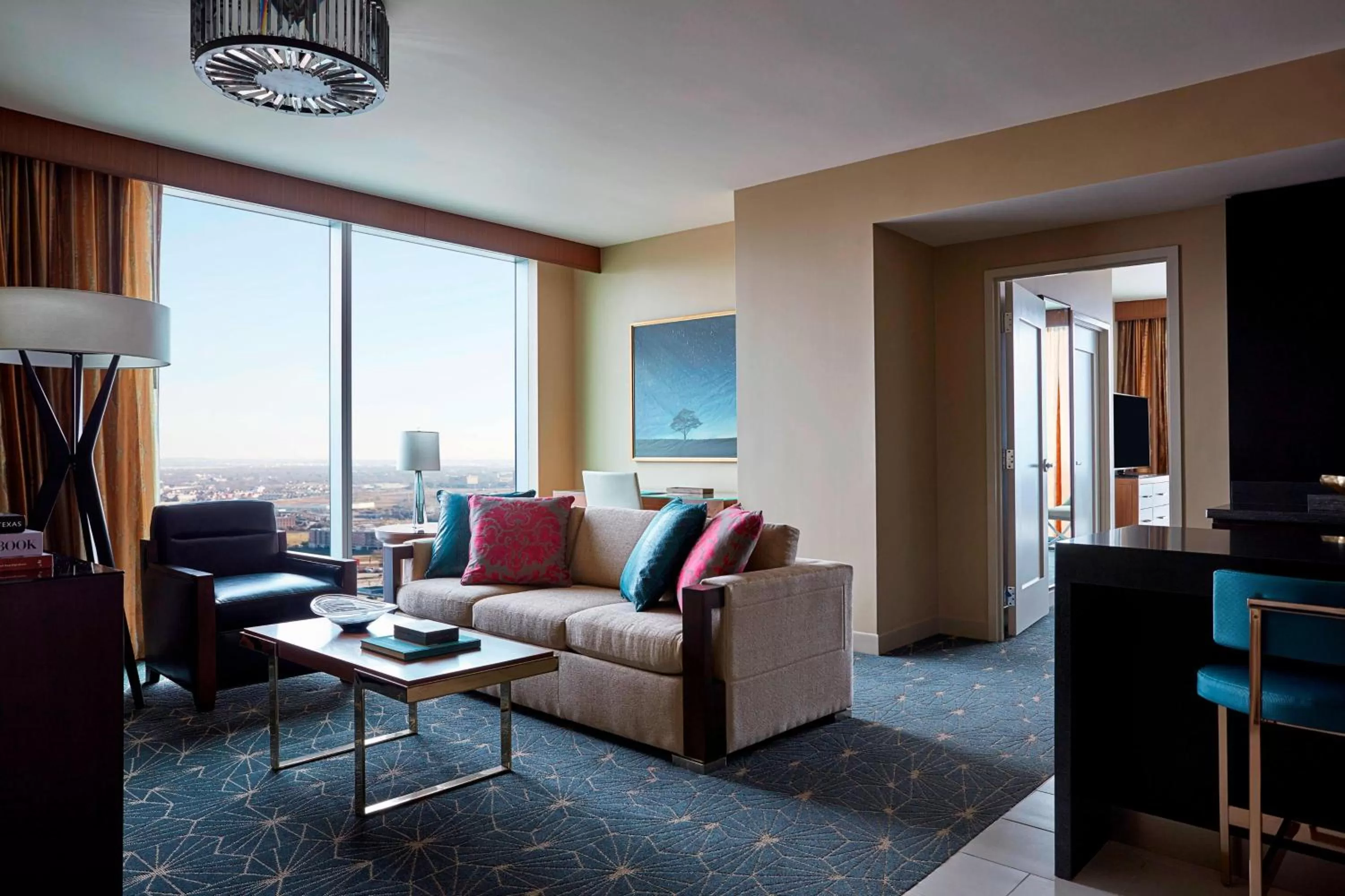 Living room in Marriott Marquis Houston