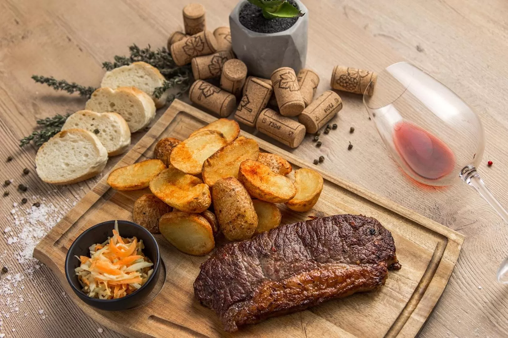 Restaurant/places to eat in Admiral Hotel