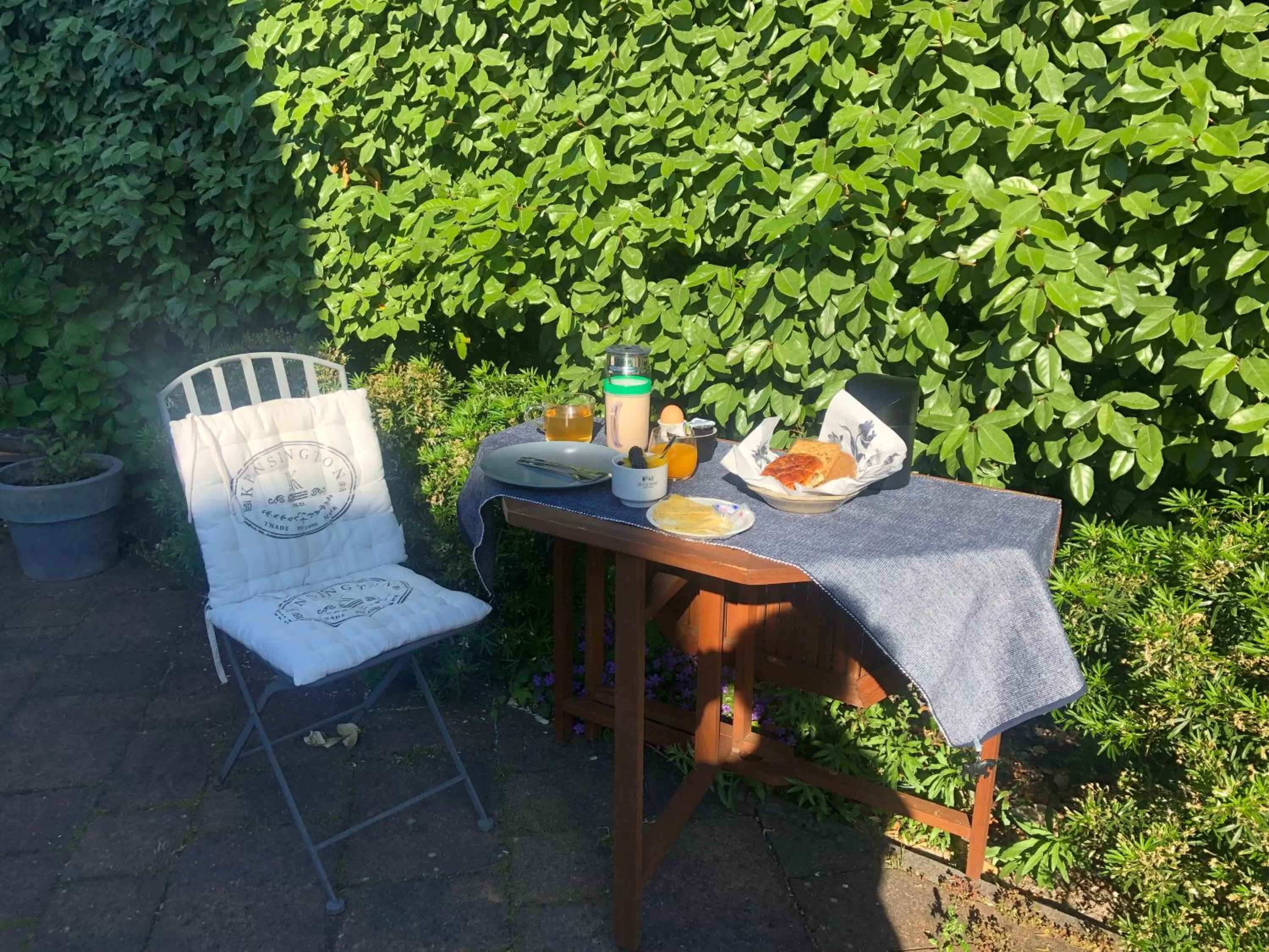 Garden in Tiny House Boatshed