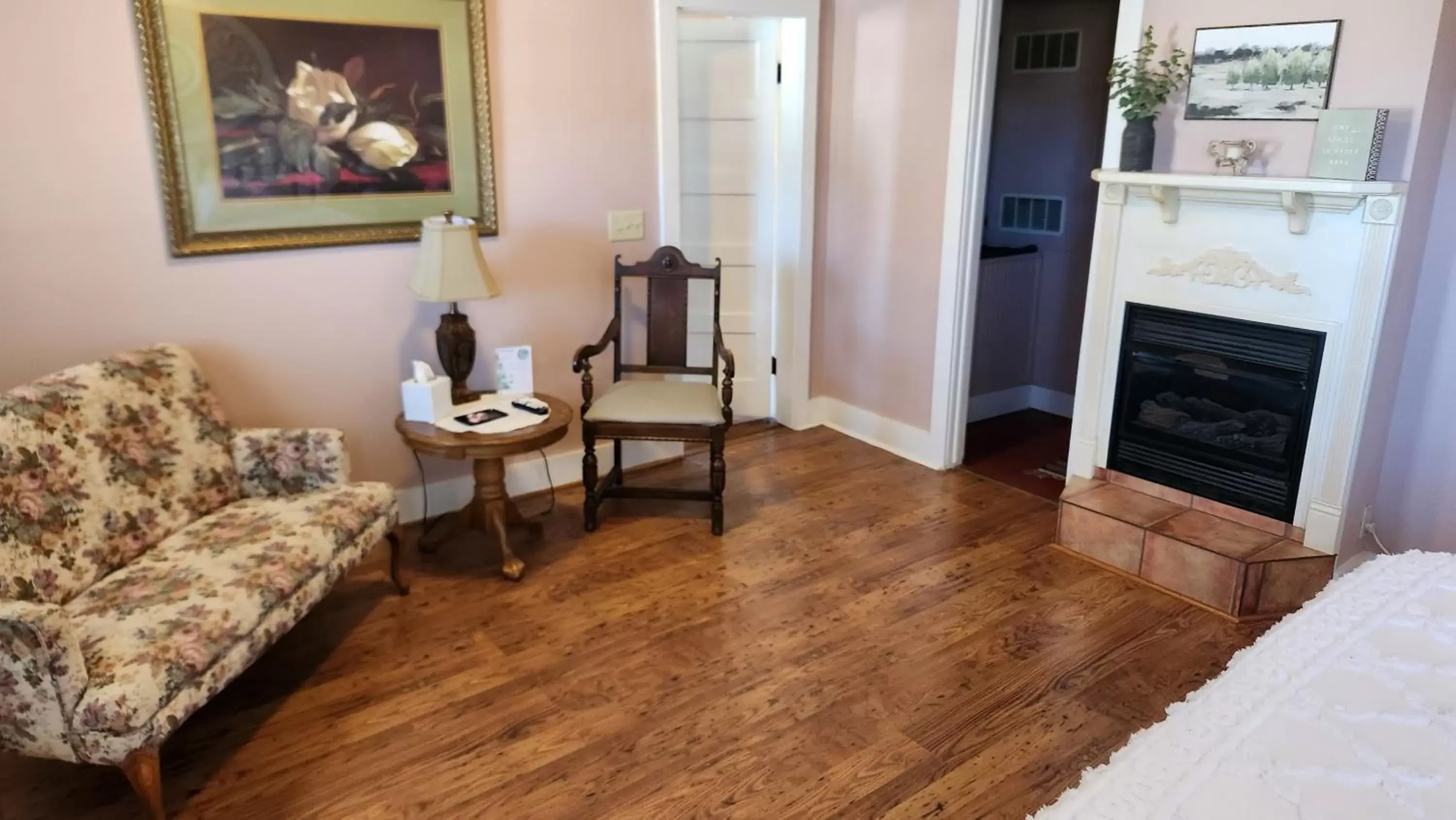 Deluxe King Room in Ozark Country Inn Deluxe King Room in Ozark Country Inn