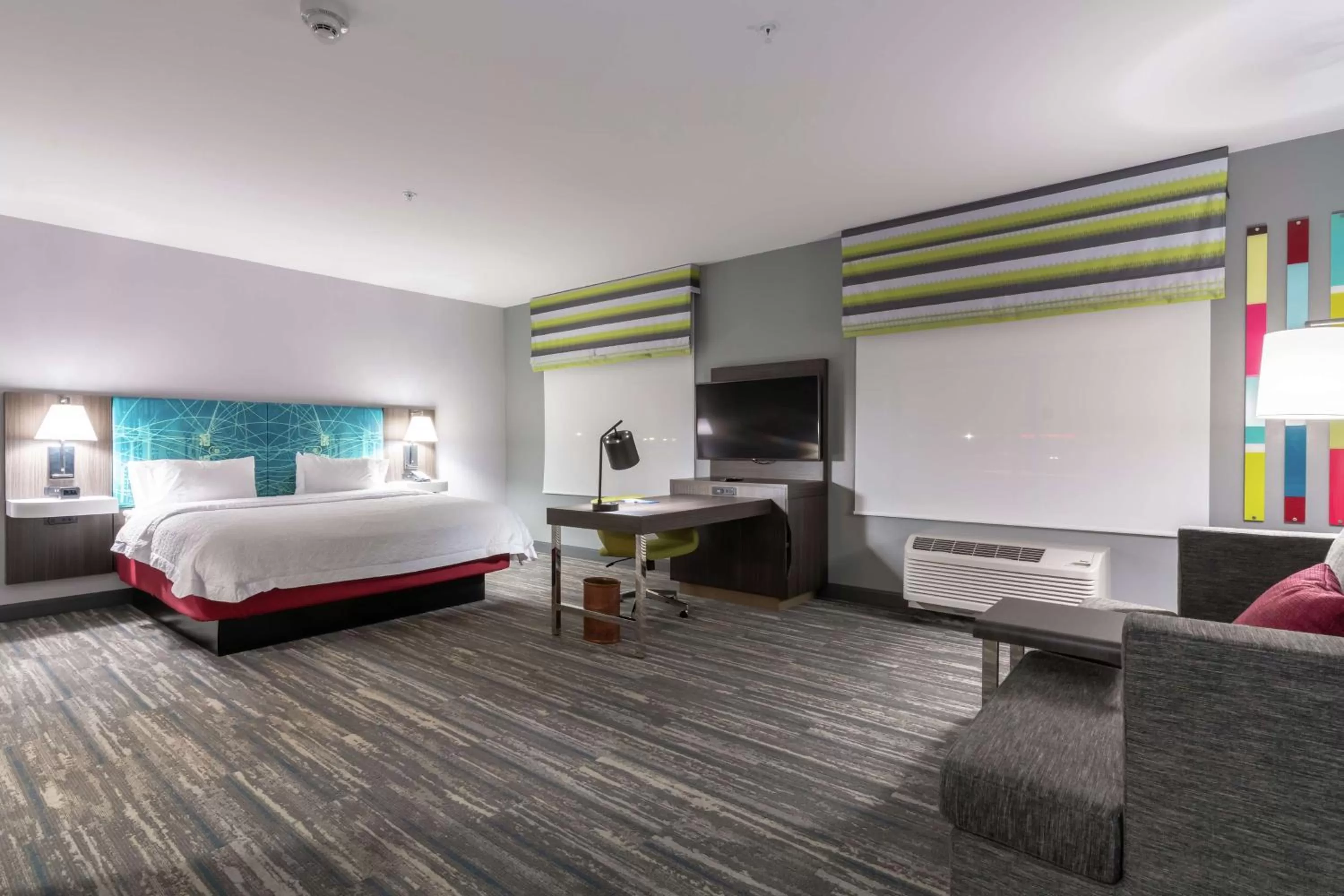 Bedroom, Bed in Hampton Inn & Suites Dallas East