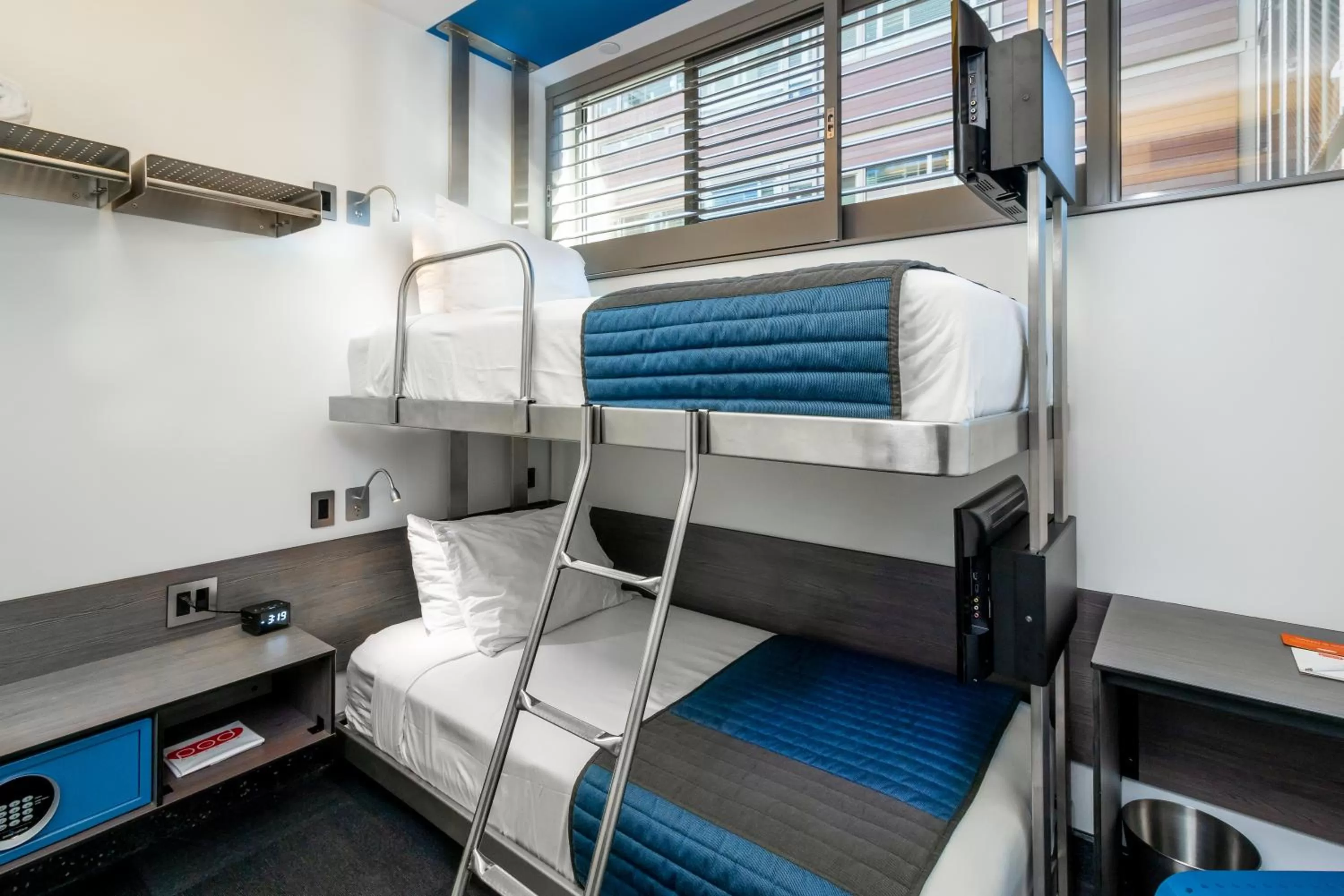 Bedroom, Bed in Pod Brooklyn