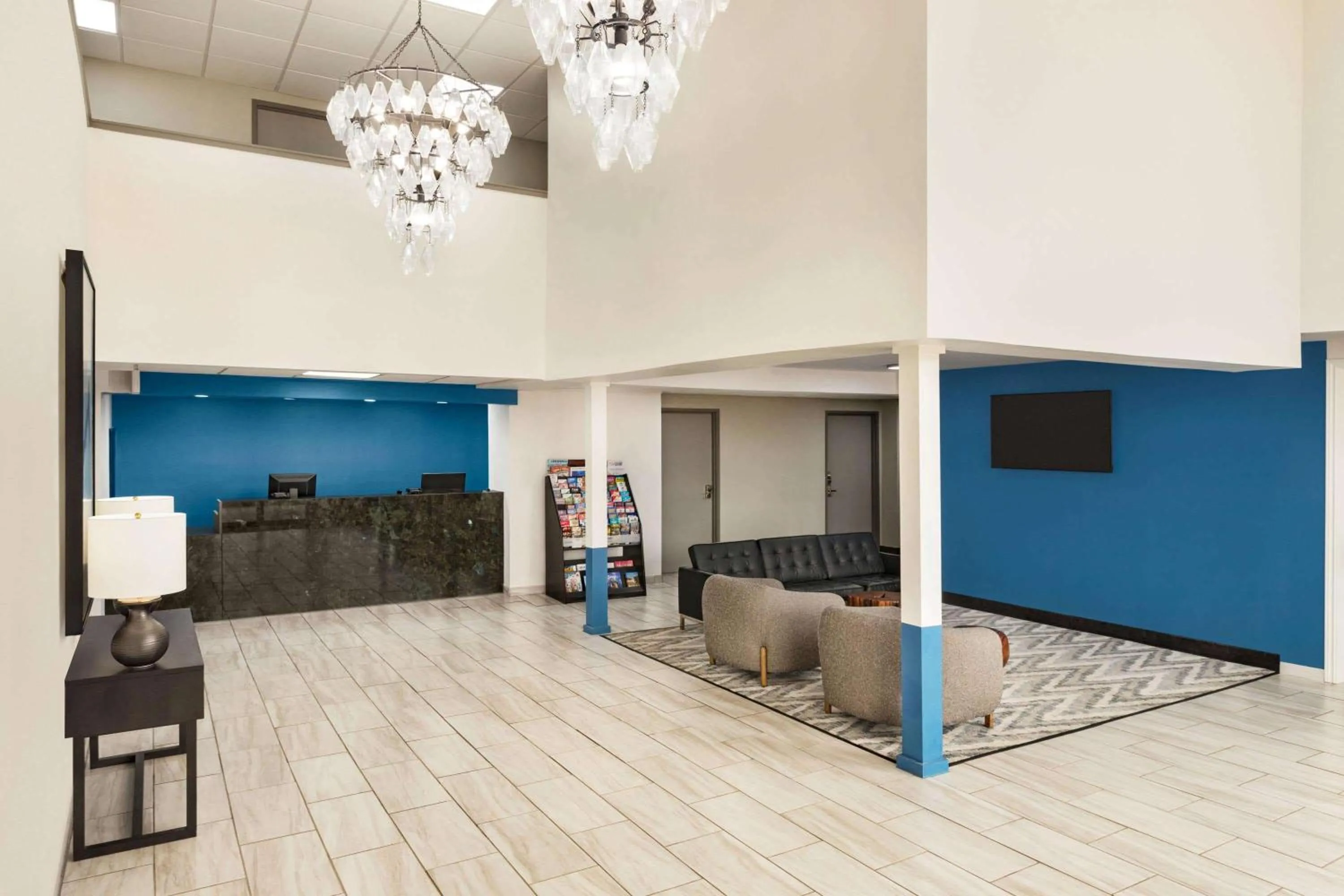 Lobby or reception in Baymont by Wyndham Blackwell I-35