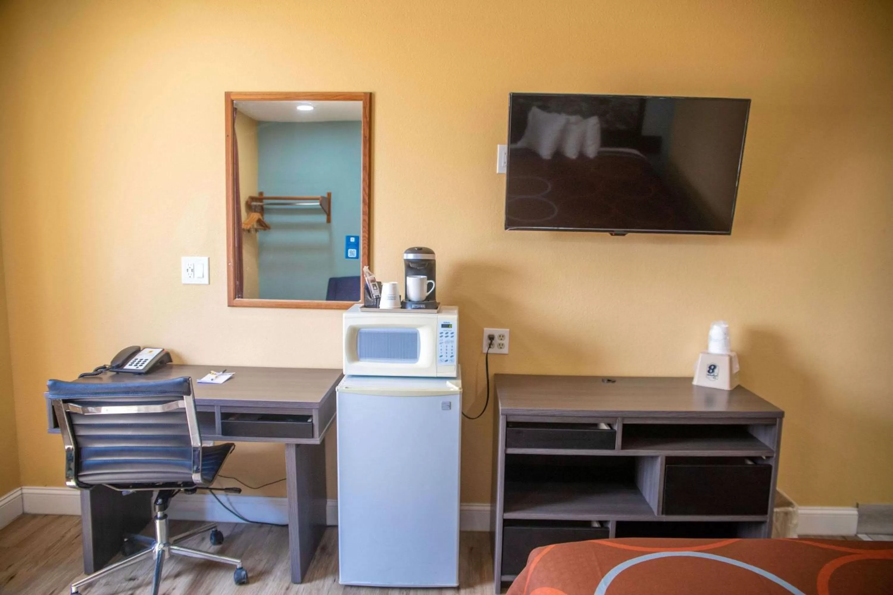 Bedroom in Super 8 by Wyndham Mountain Home