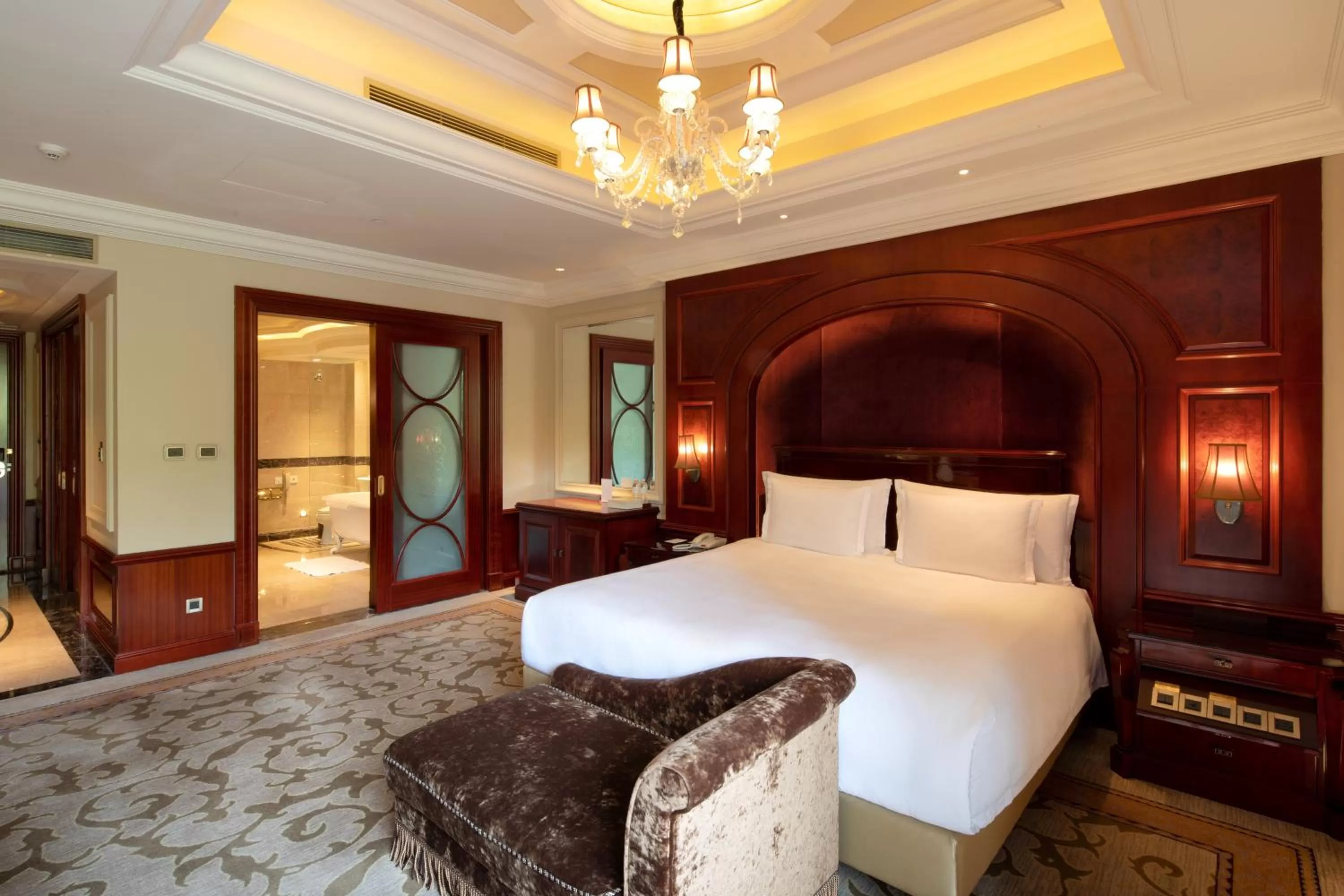 Photo of the whole room, Bed in InterContinental Shanghai Ruijin by IHG - Downtown Historic Iconic Garden Hotel