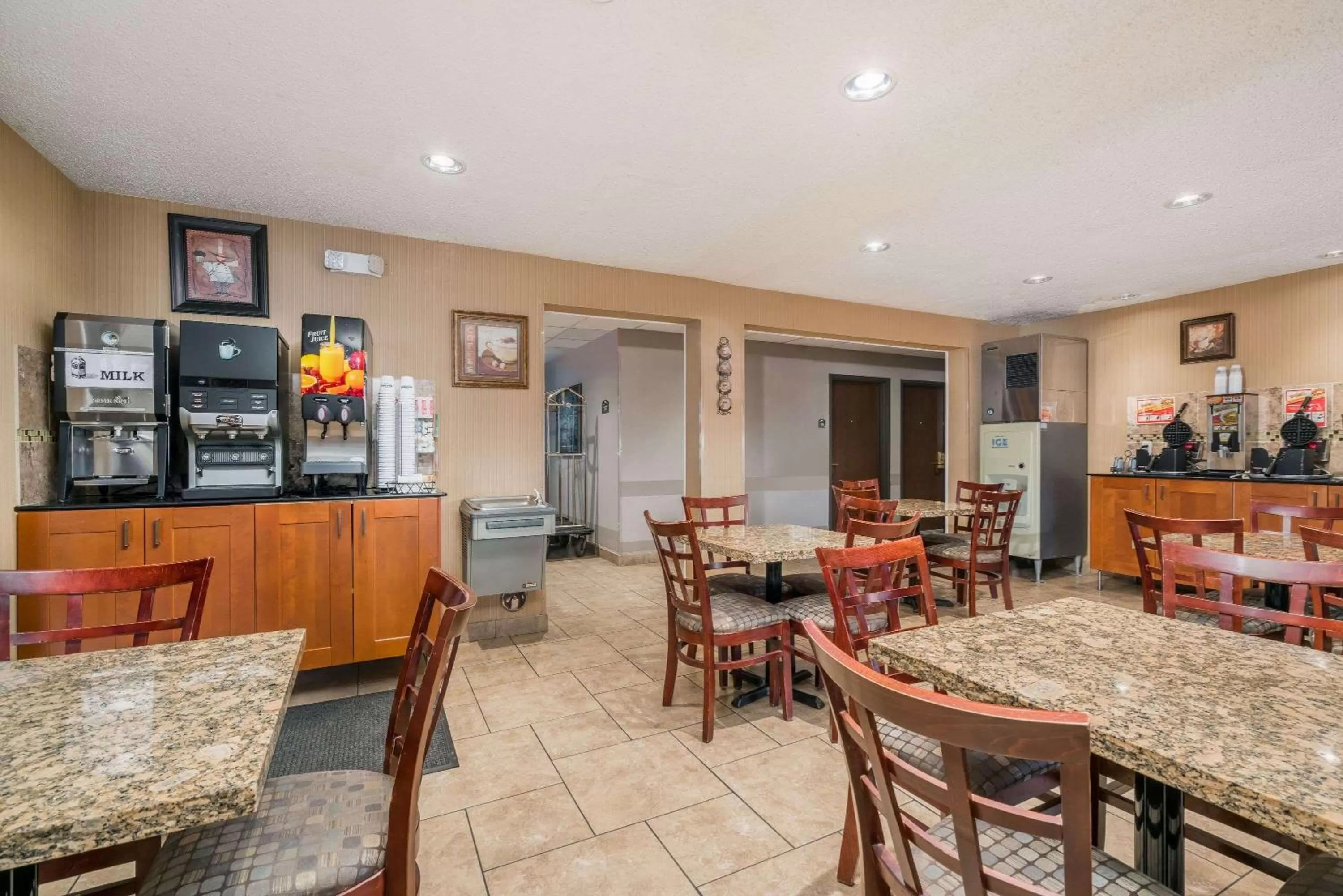 Restaurant/places to eat in Microtel Inn & Suites by Wyndham Rochester North Mayo Clinic