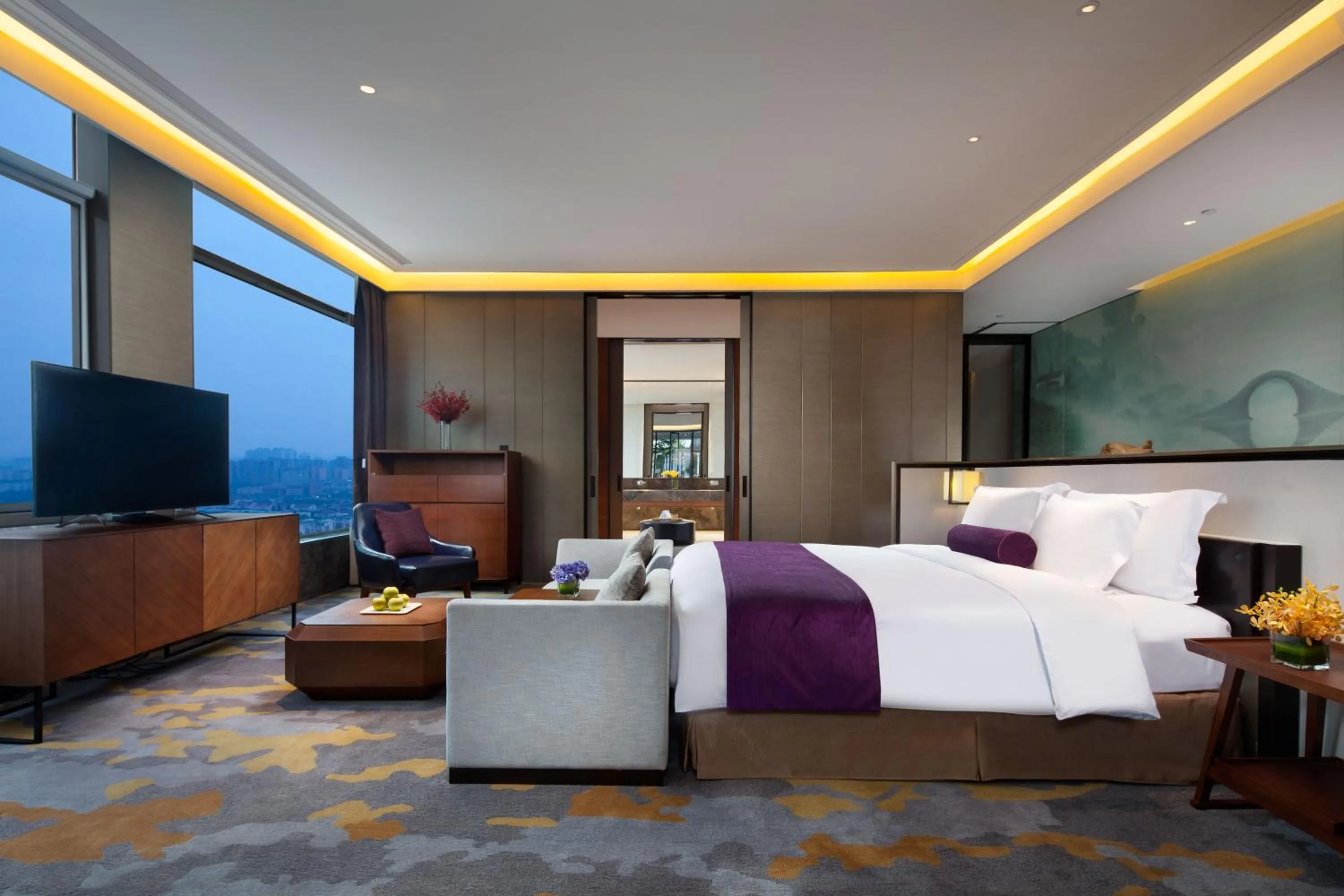 Photo of the whole room, Bed in Crowne Plaza Kunshan by IHG