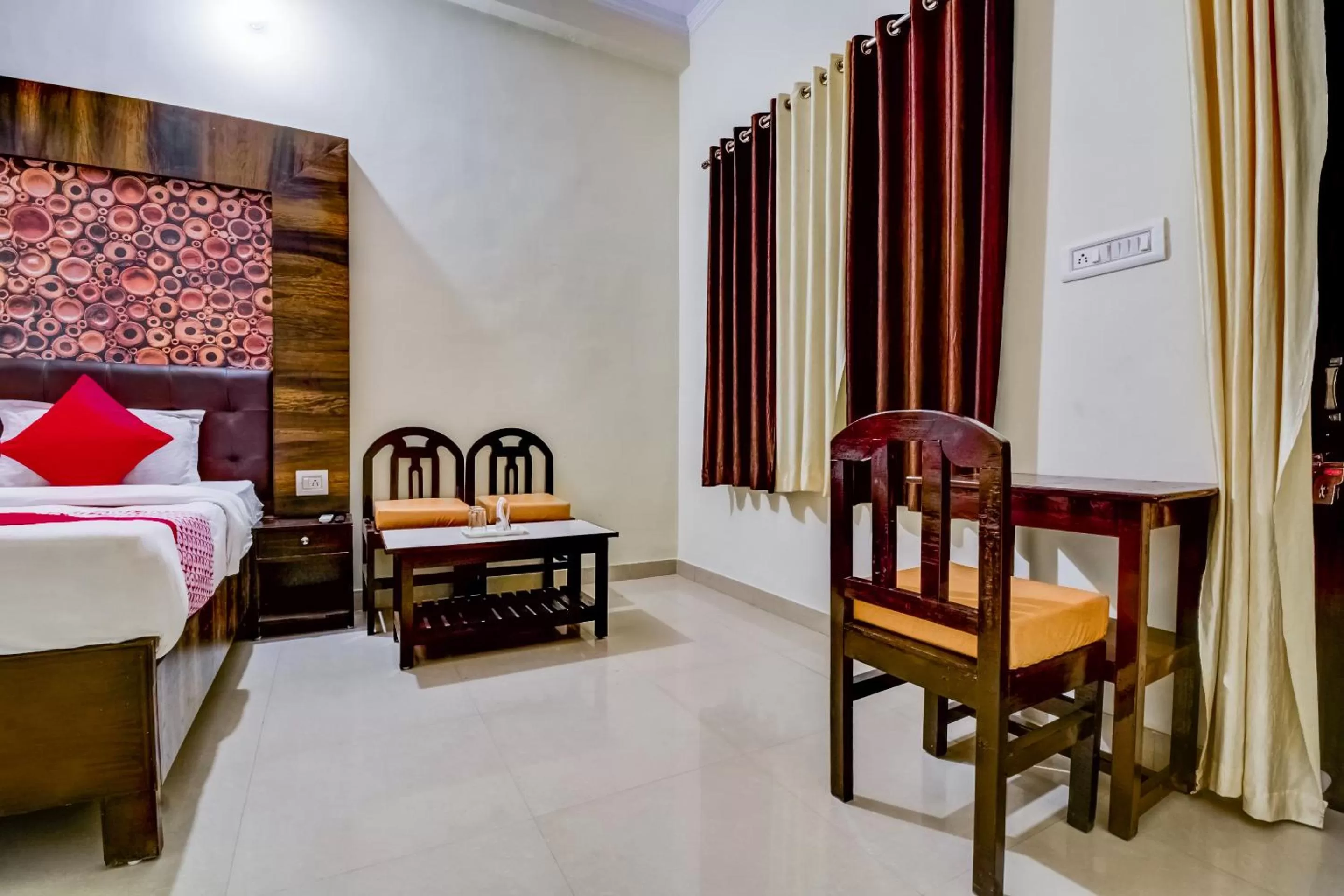 Bed, Dining Area in Hotel Saif Ranthambhore