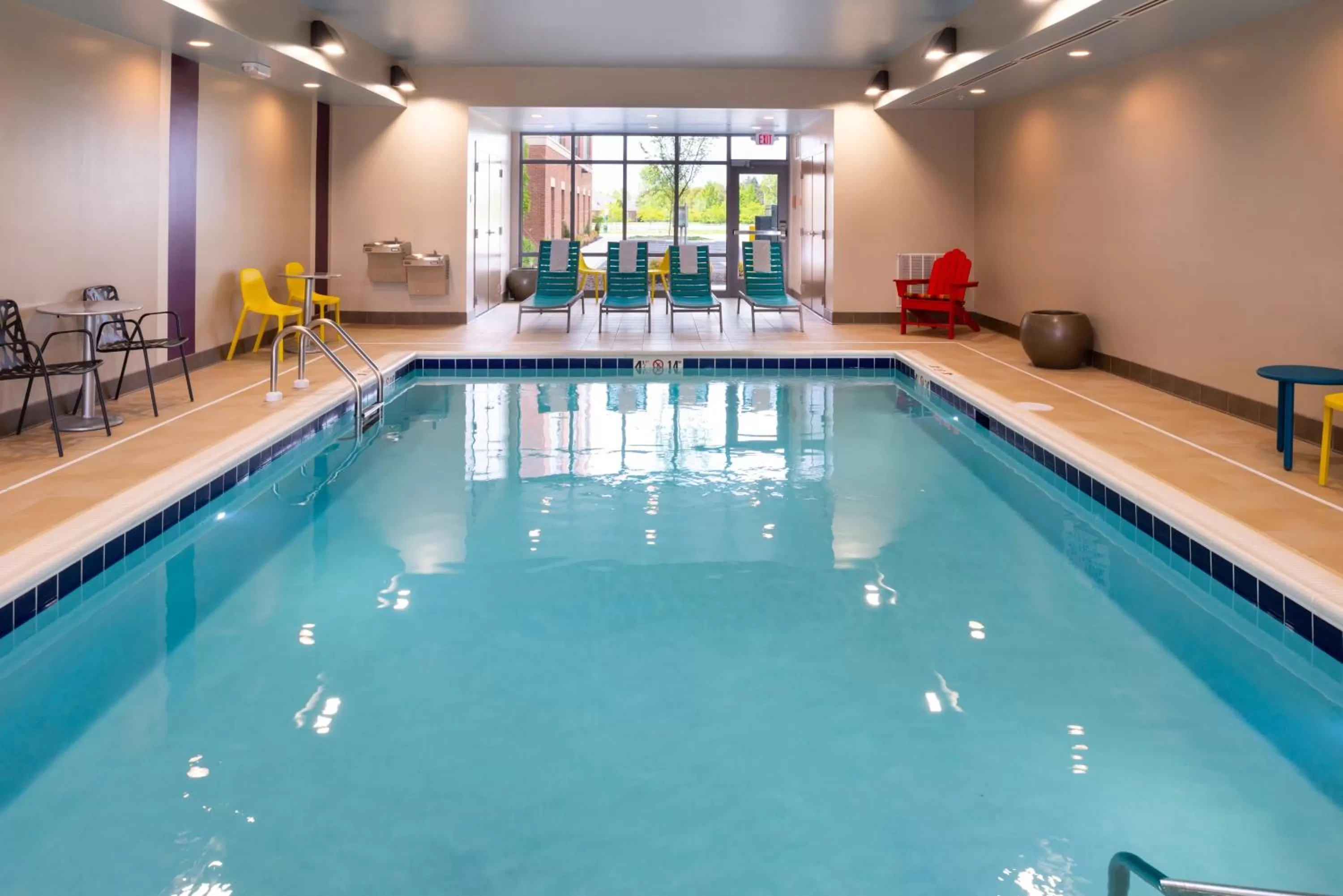 Swimming pool in Home2 Suites By Hilton Columbus/West, OH