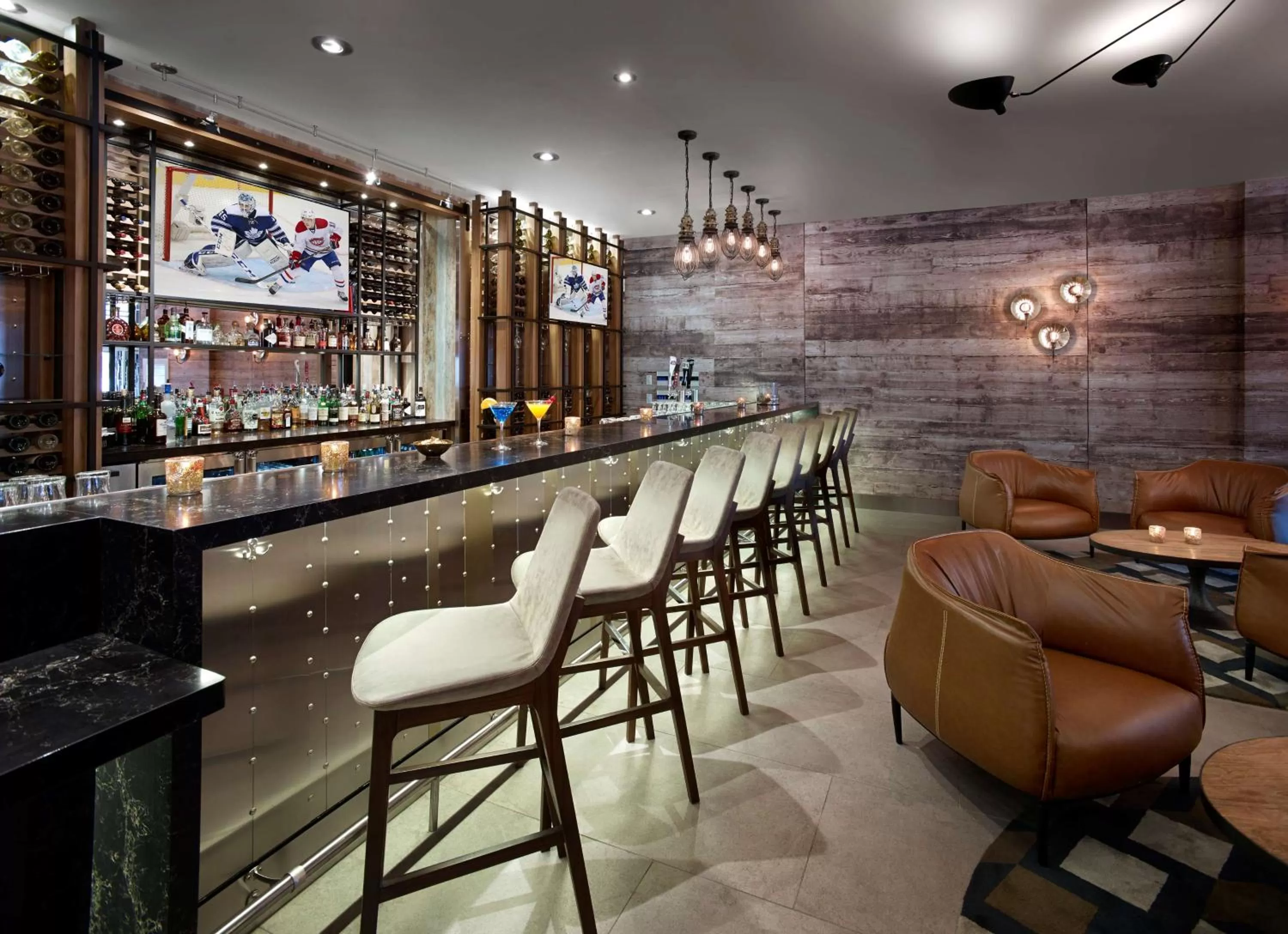 Lounge or bar in Hilton Garden Inn Toronto Airport