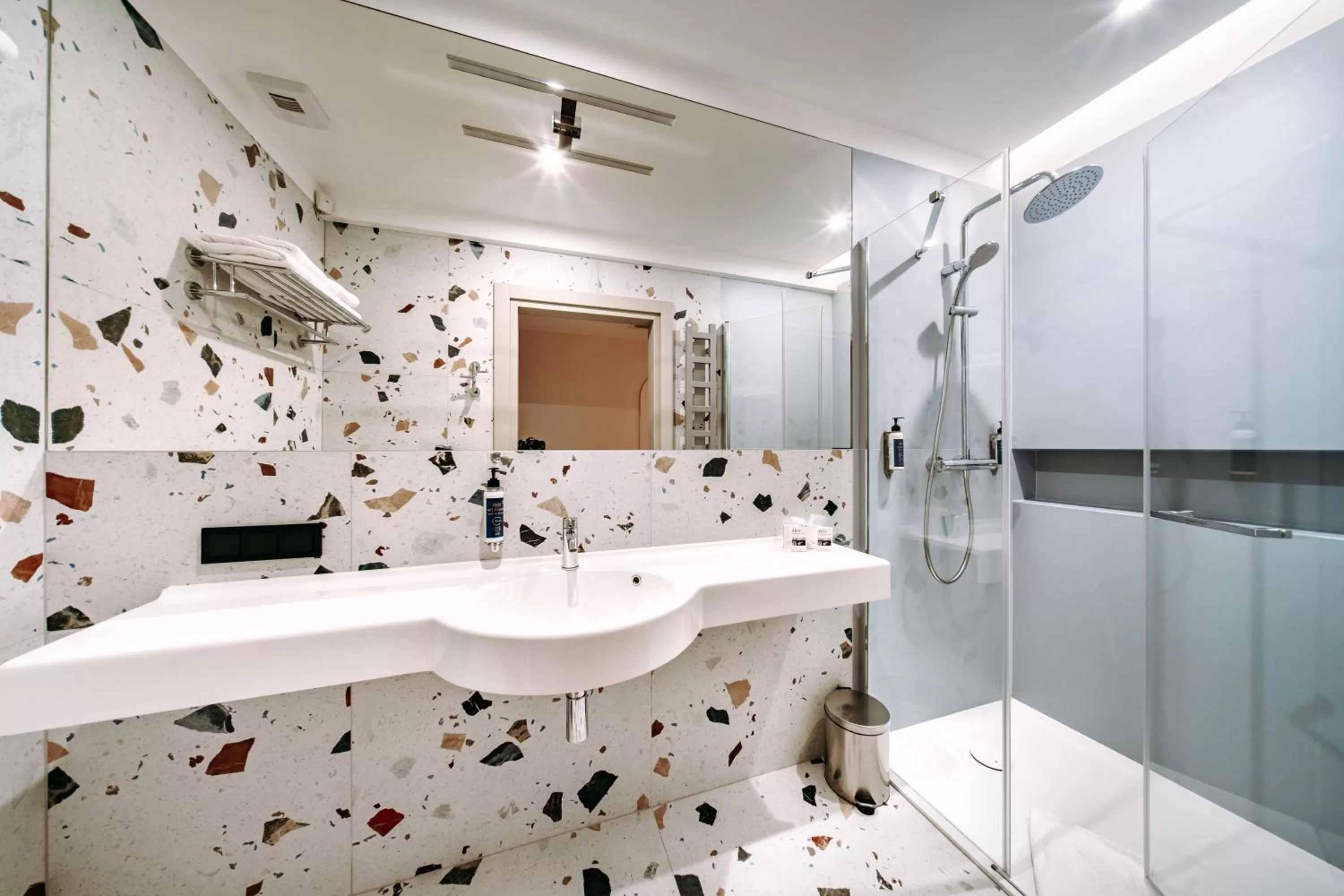 Shower in Hotel ETER