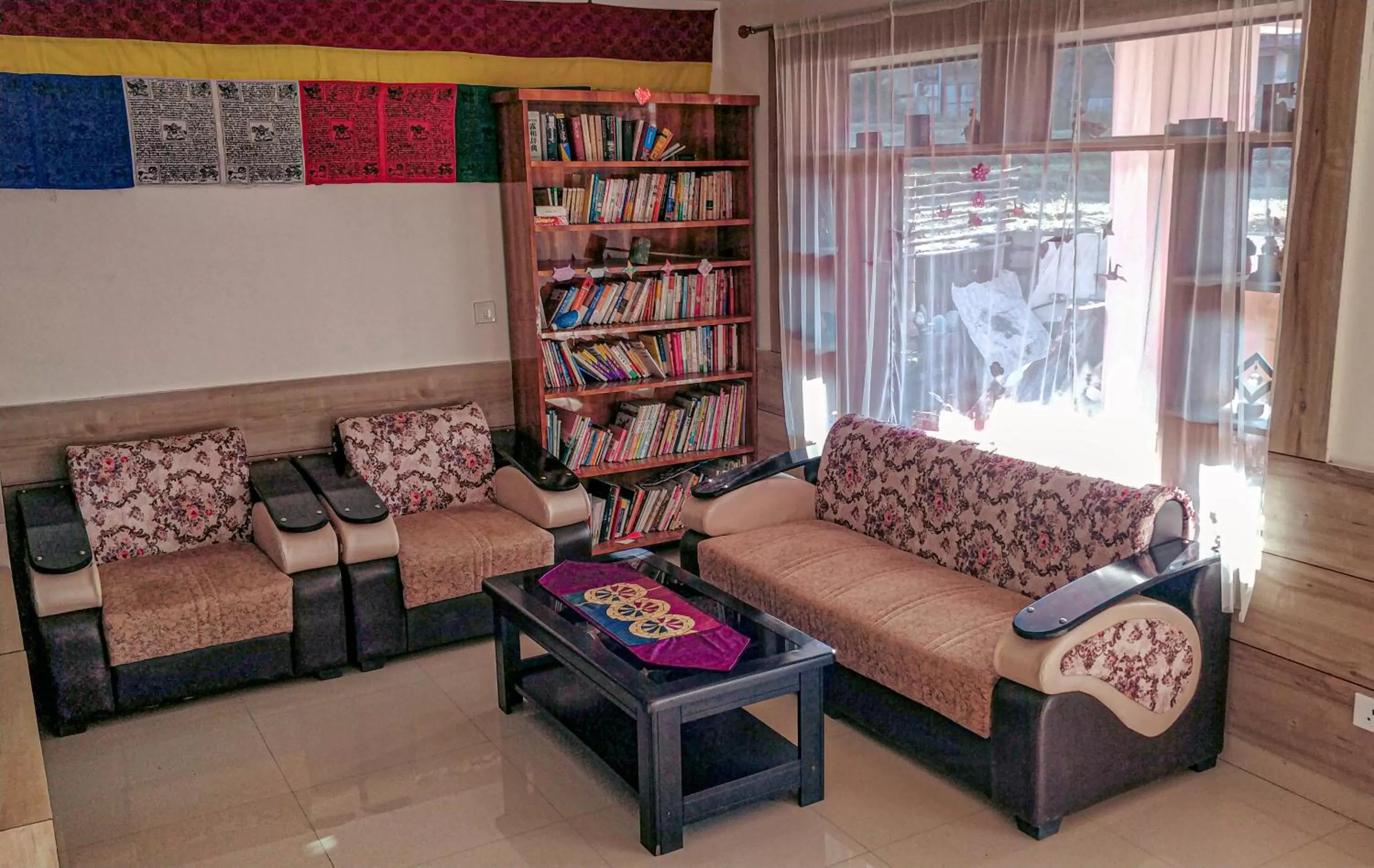 Library, Seating Area in Sakura Guest House