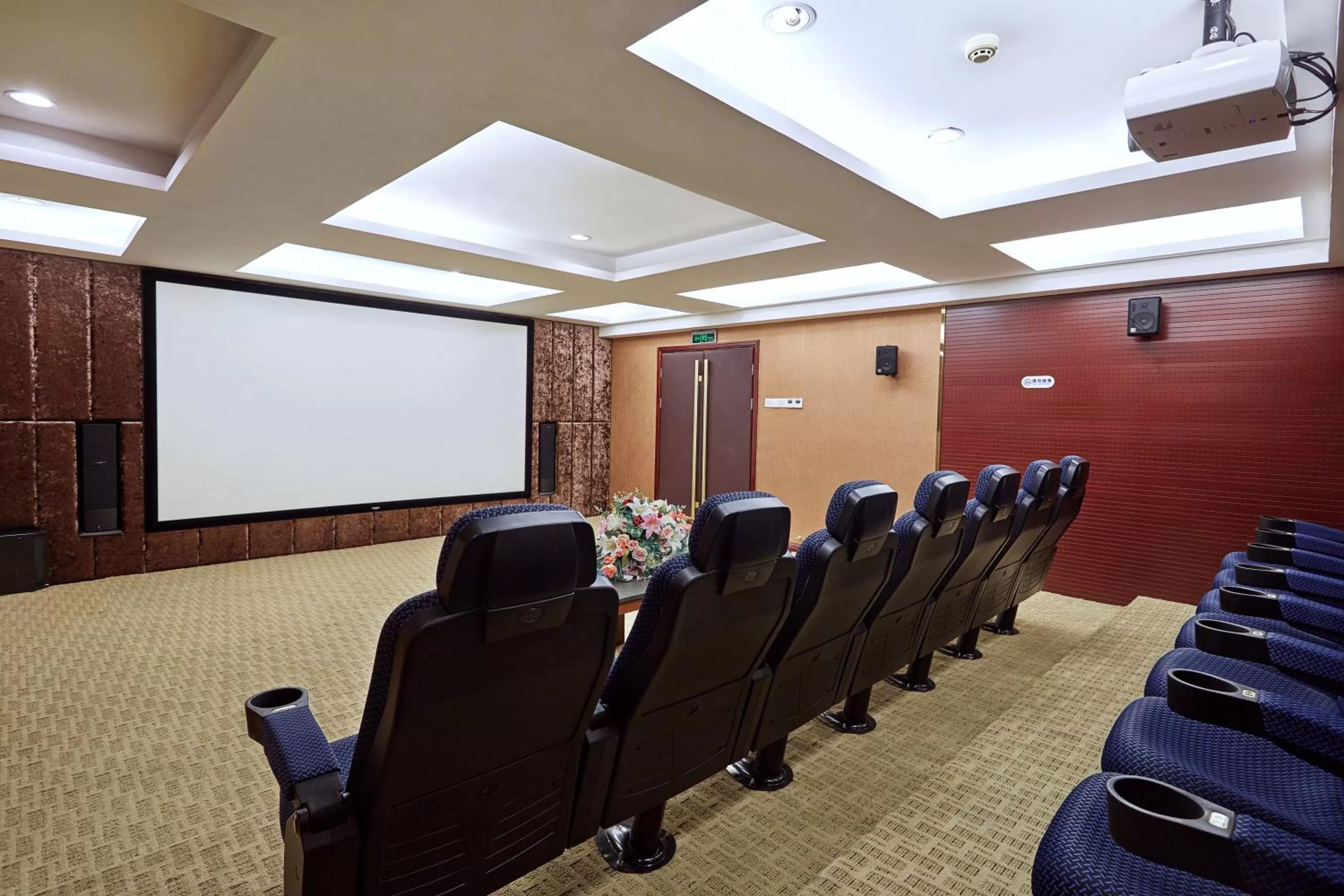 Meeting/conference room in Holiday Inn Express Nanjing Xuanwu Lake by IHG