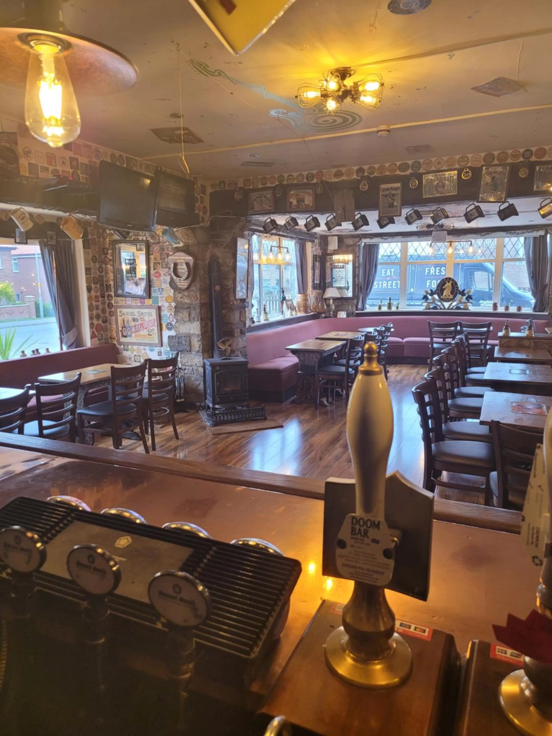 the jackdaw pub SELF CATERING STATIC CARAVAN free breakfast supplied