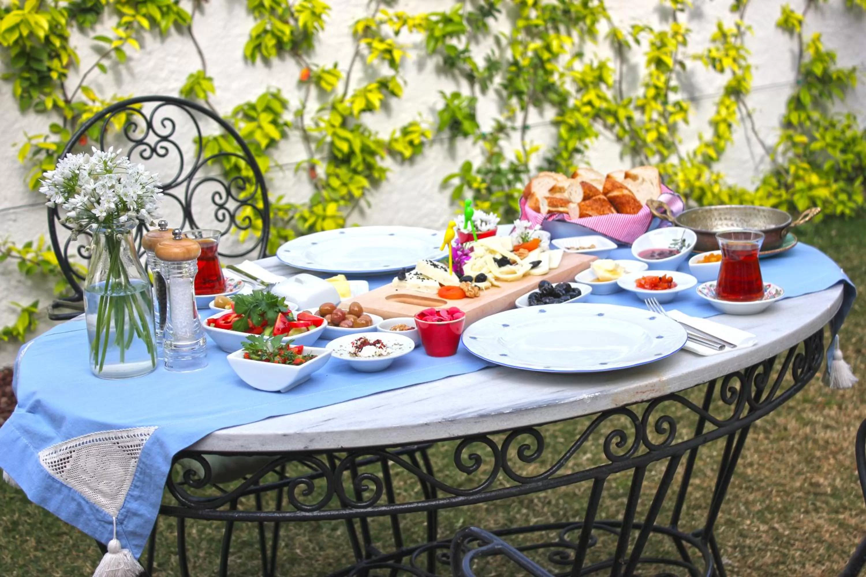 Food and drinks in Morisi Konak Butik Otel