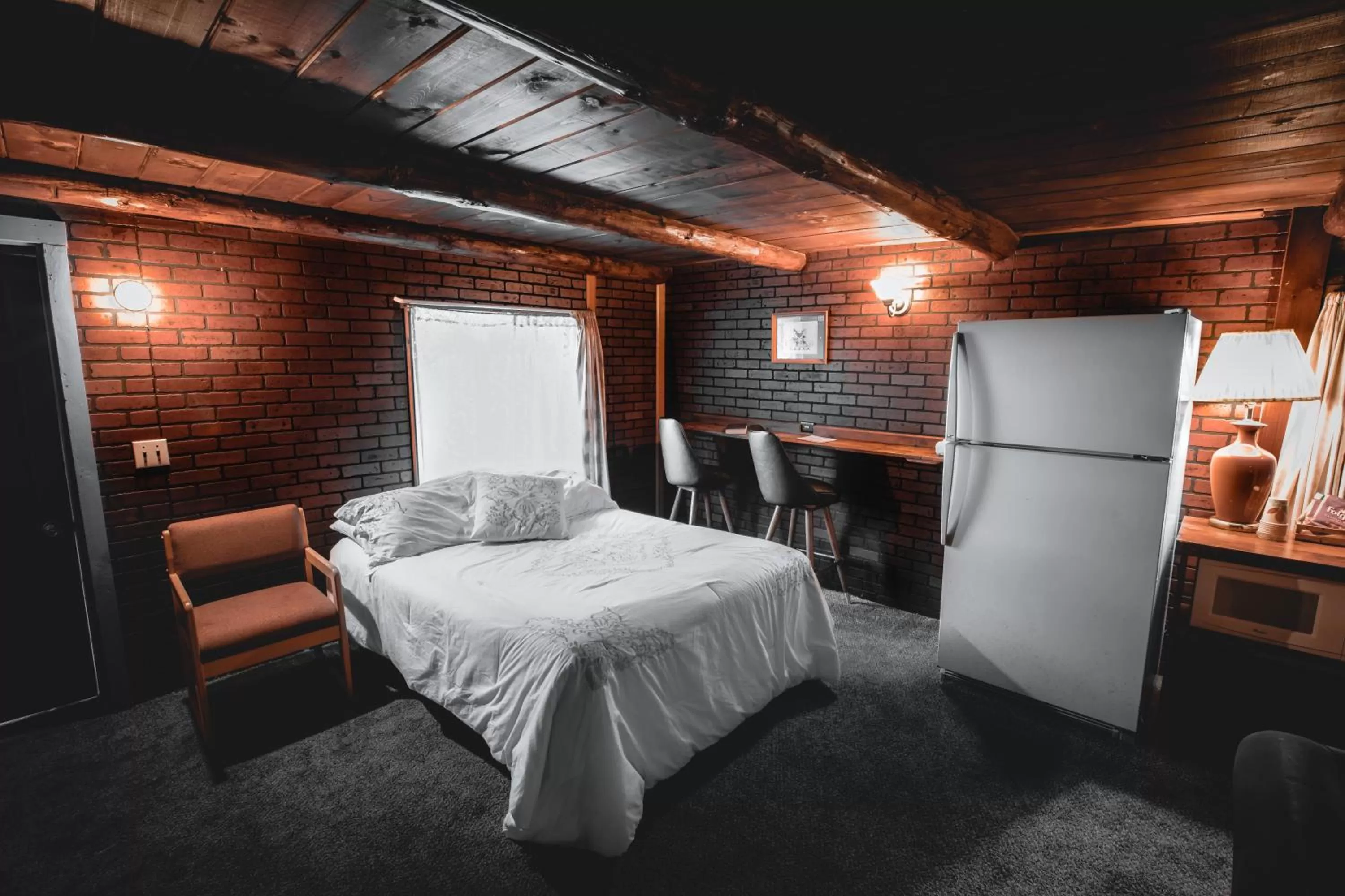 Bed in Gateway Inn & Cabins